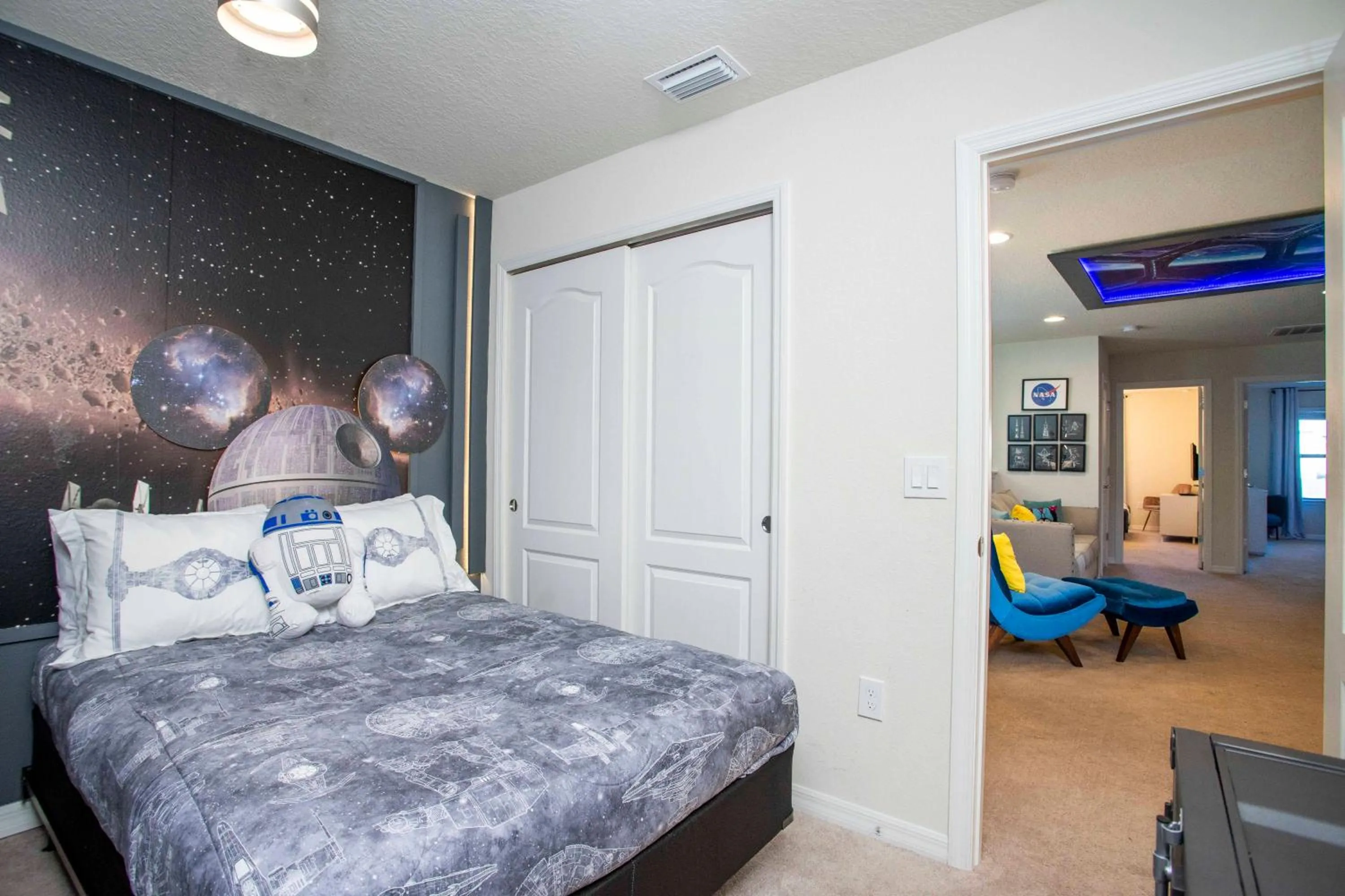 Other in Gorgeous Themed Vacation Home with Pool WW8915