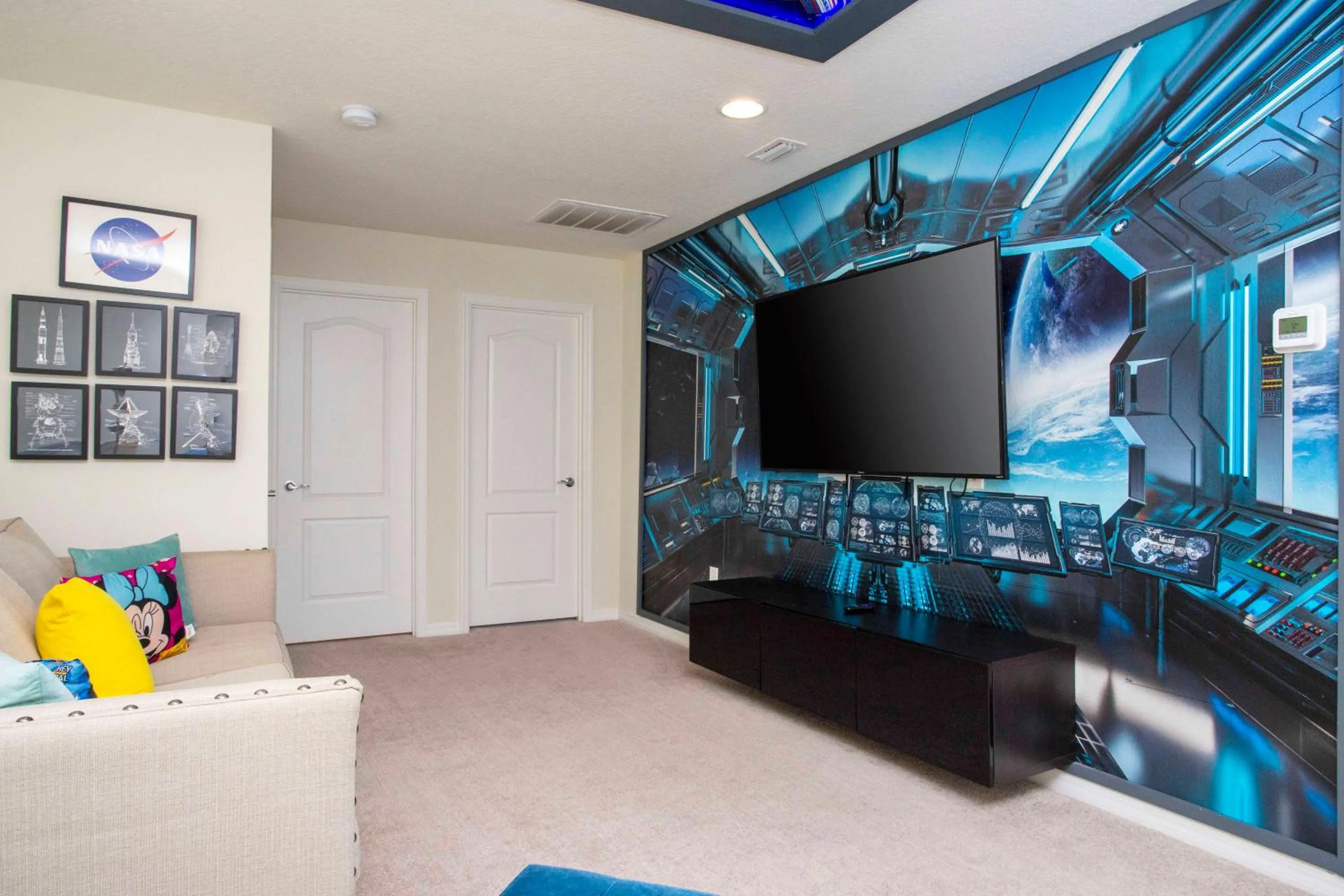 Other in Gorgeous Themed Vacation Home with Pool WW8915