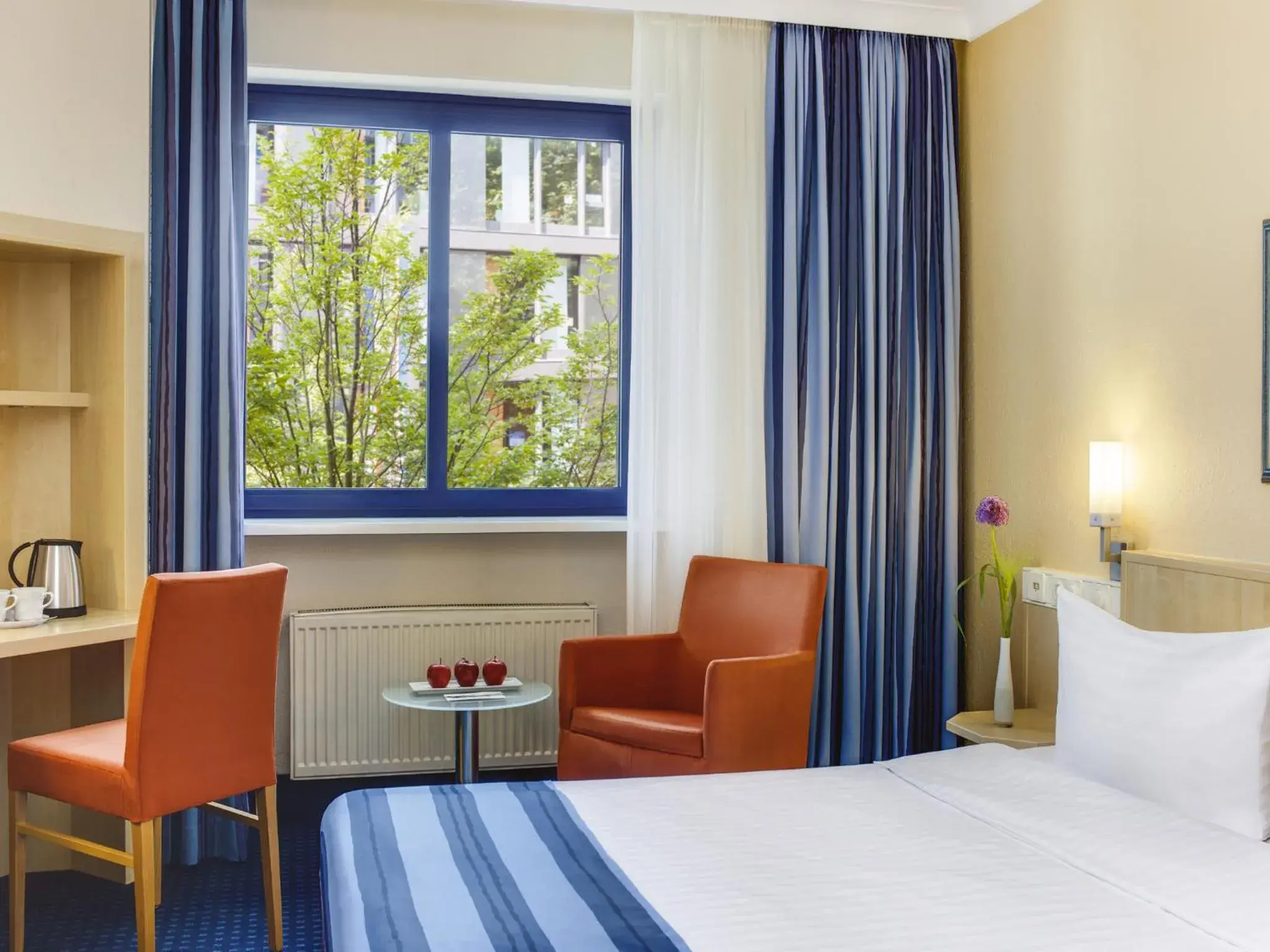 Day, Bed in IntercityHotel Nürnberg Day, Bed in IntercityHotel Nürnberg