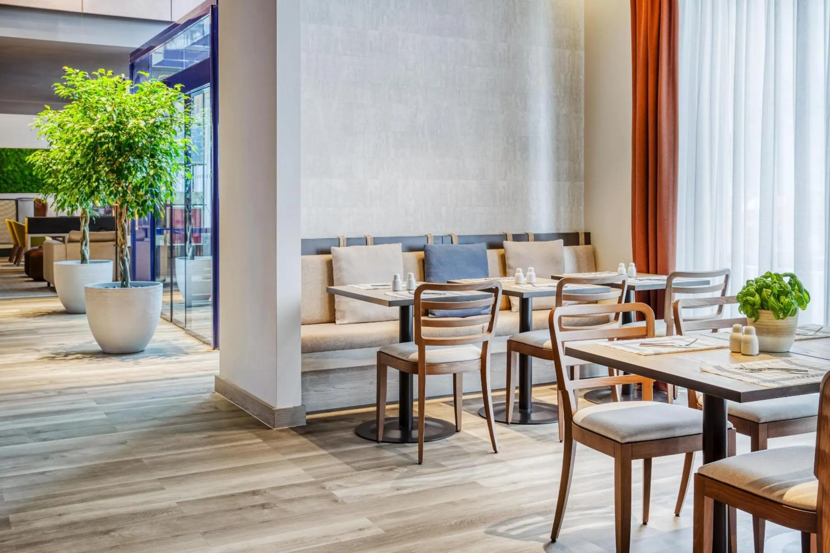 Restaurant/places to eat in IntercityHotel Nürnberg Restaurant/places to eat in IntercityHotel Nürnberg