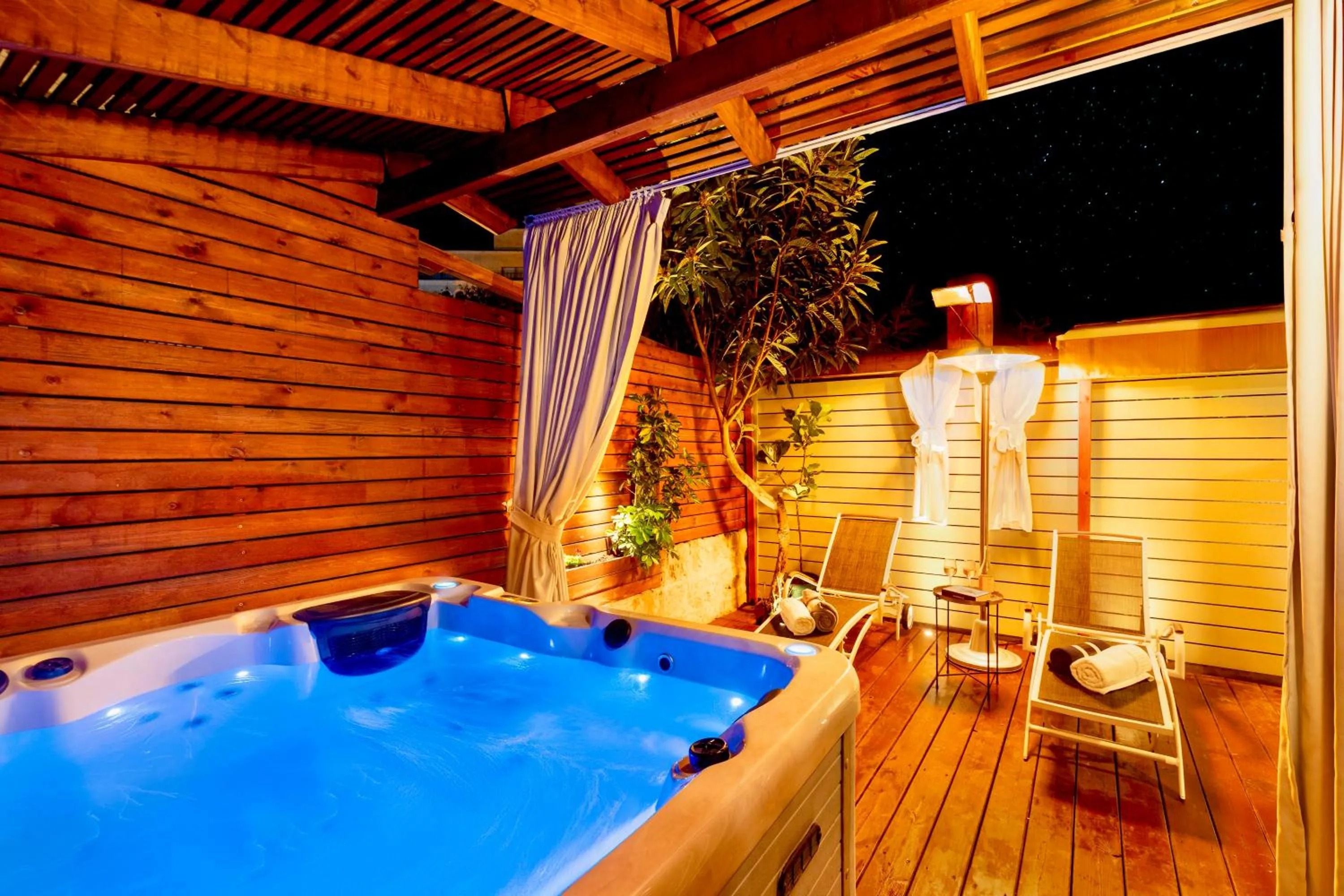 Hot Tub in Mamilla View- Suites & Apt Hotel