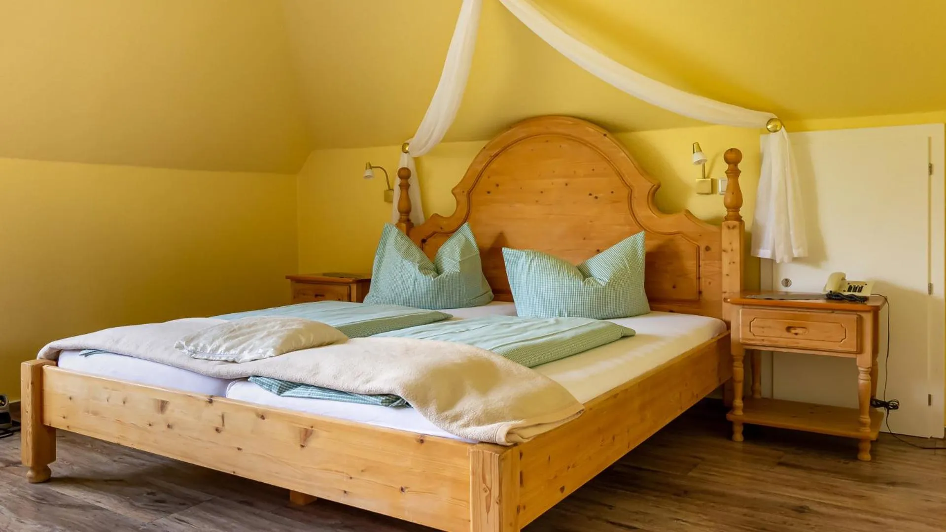 Bed in Hotel Villa Tummelchen