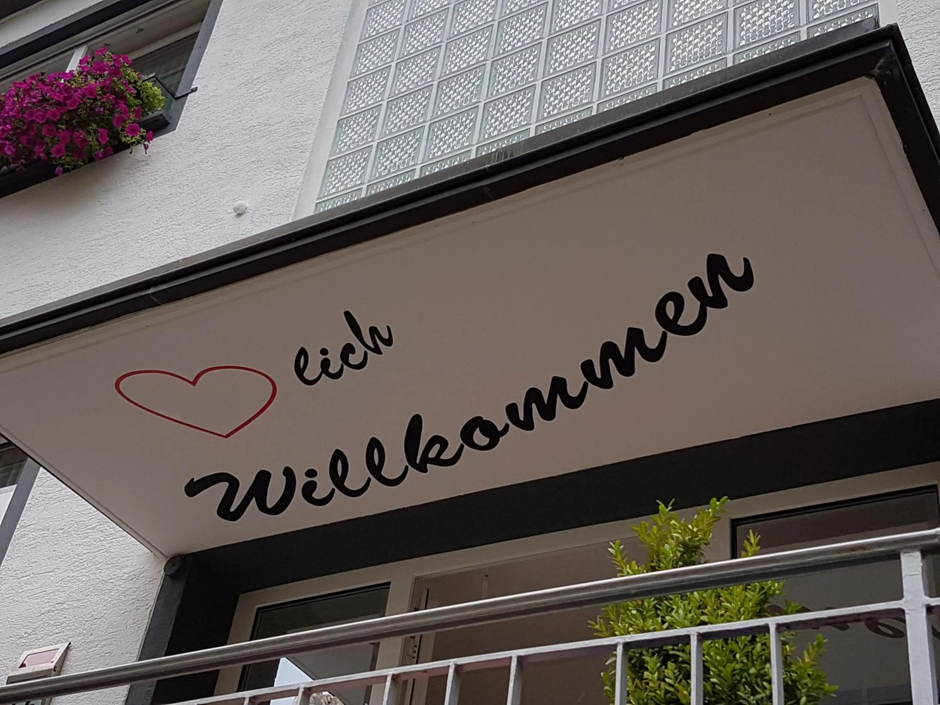 Facade/entrance in Hotel Villa Tummelchen