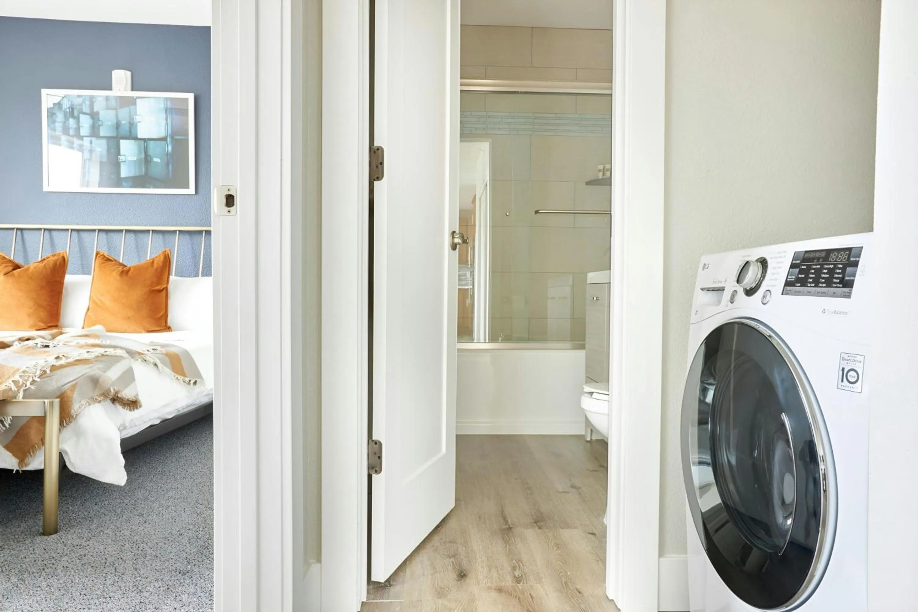 Photo of the whole room, Bed in Sonder by Marriott Bonvoy Osage Apartments LoHi