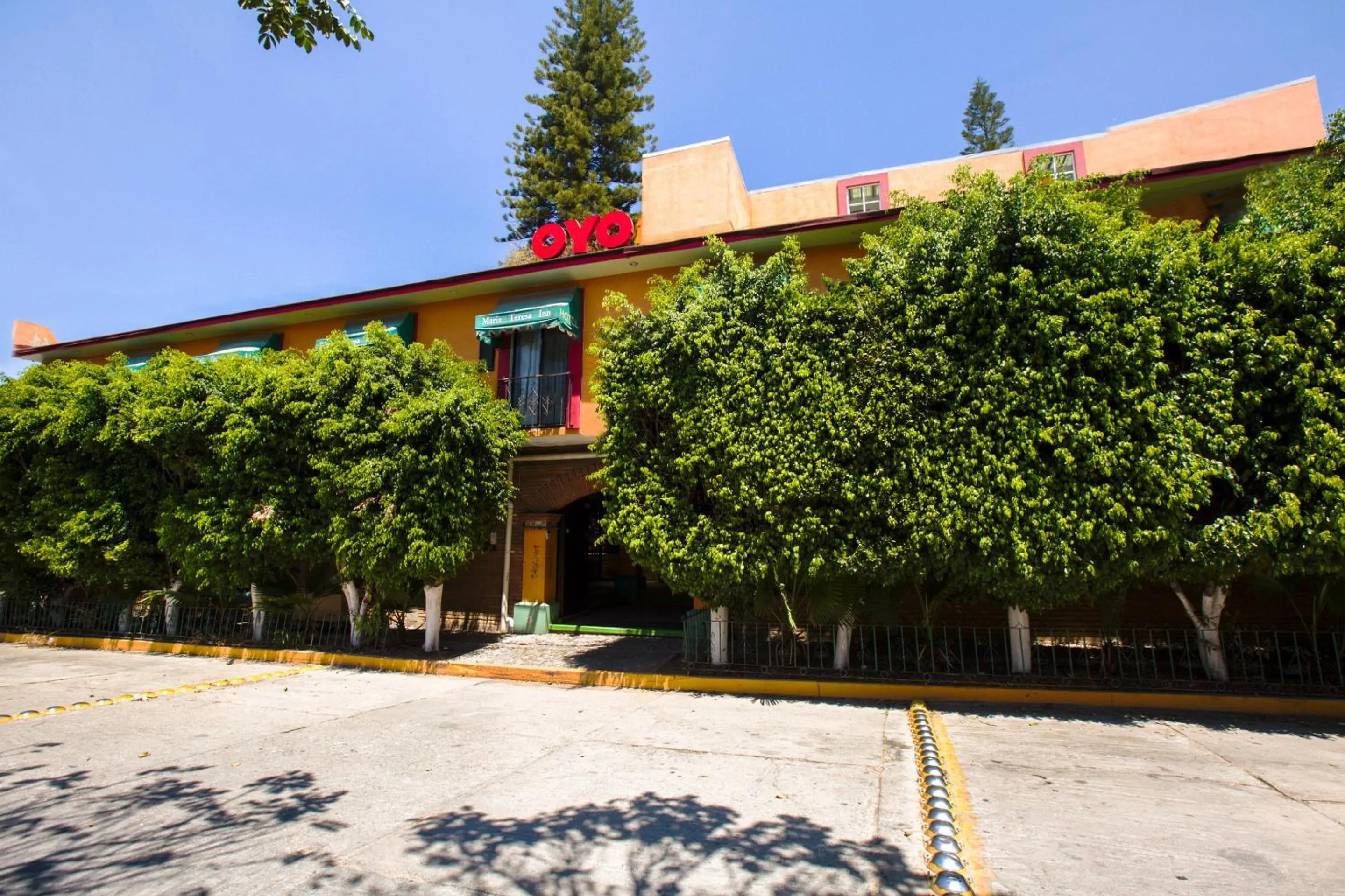 Facade/entrance in OYO Hotel Maria Teresa Inn Oaxaca