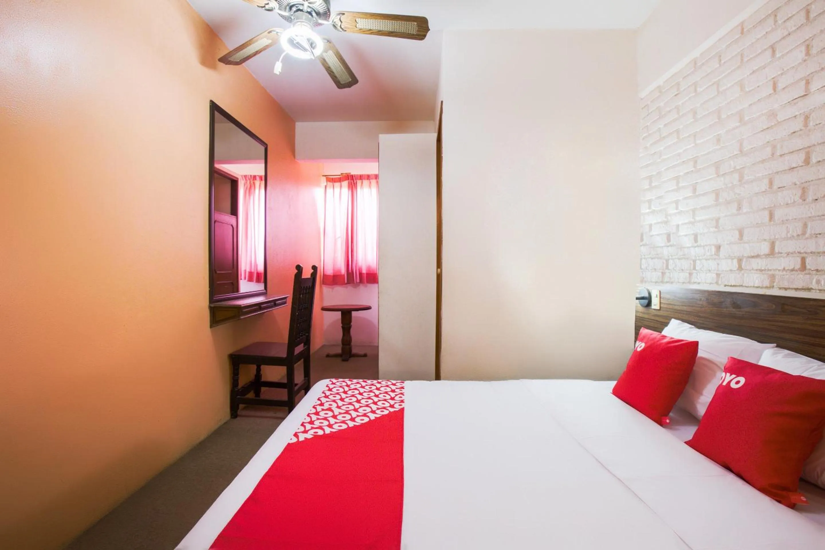 Bedroom in OYO Hotel Maria Teresa Inn Oaxaca