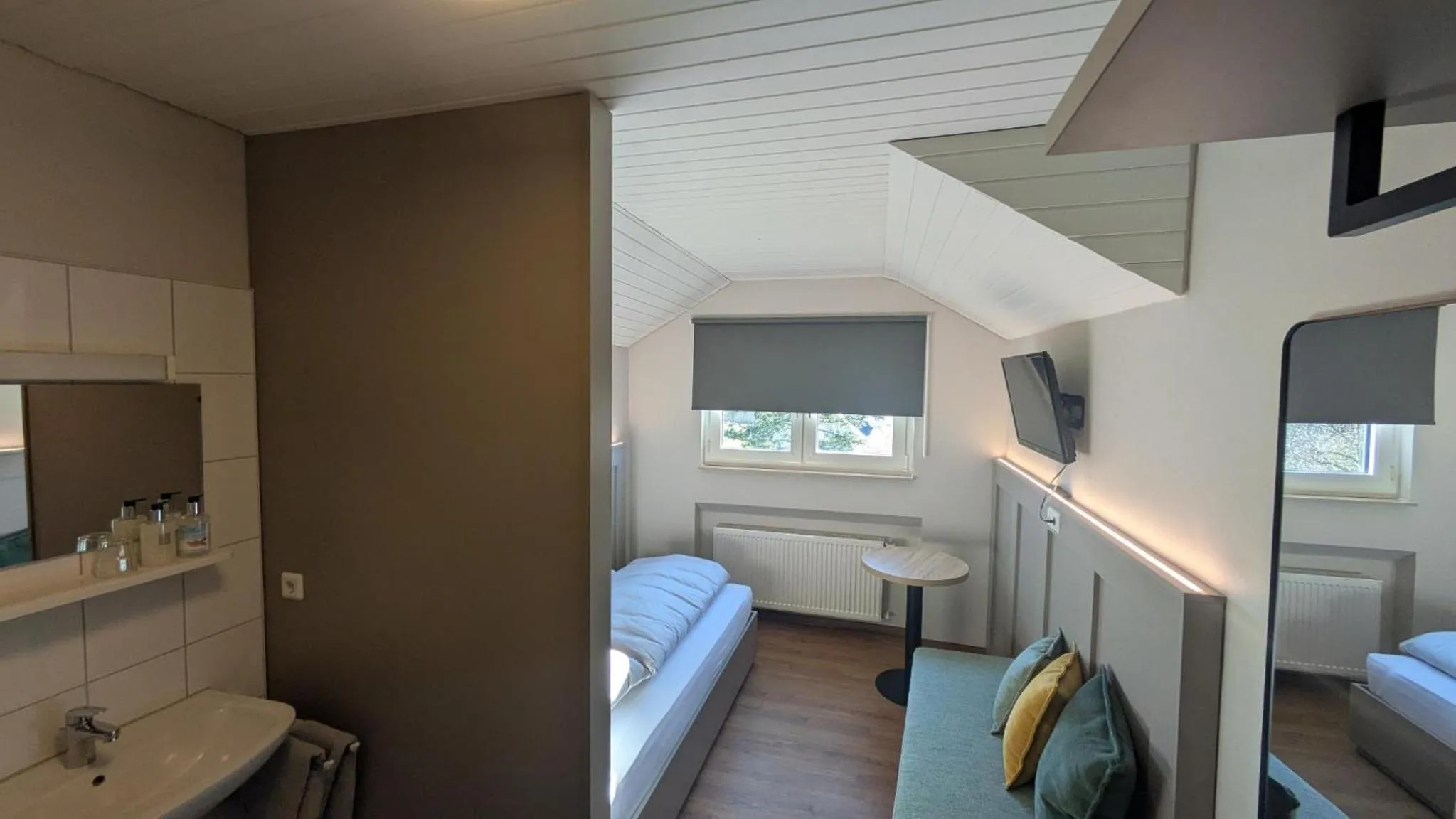 TV and multimedia, Bed in Landhotel Sonneneck - Breuna im Naturpark