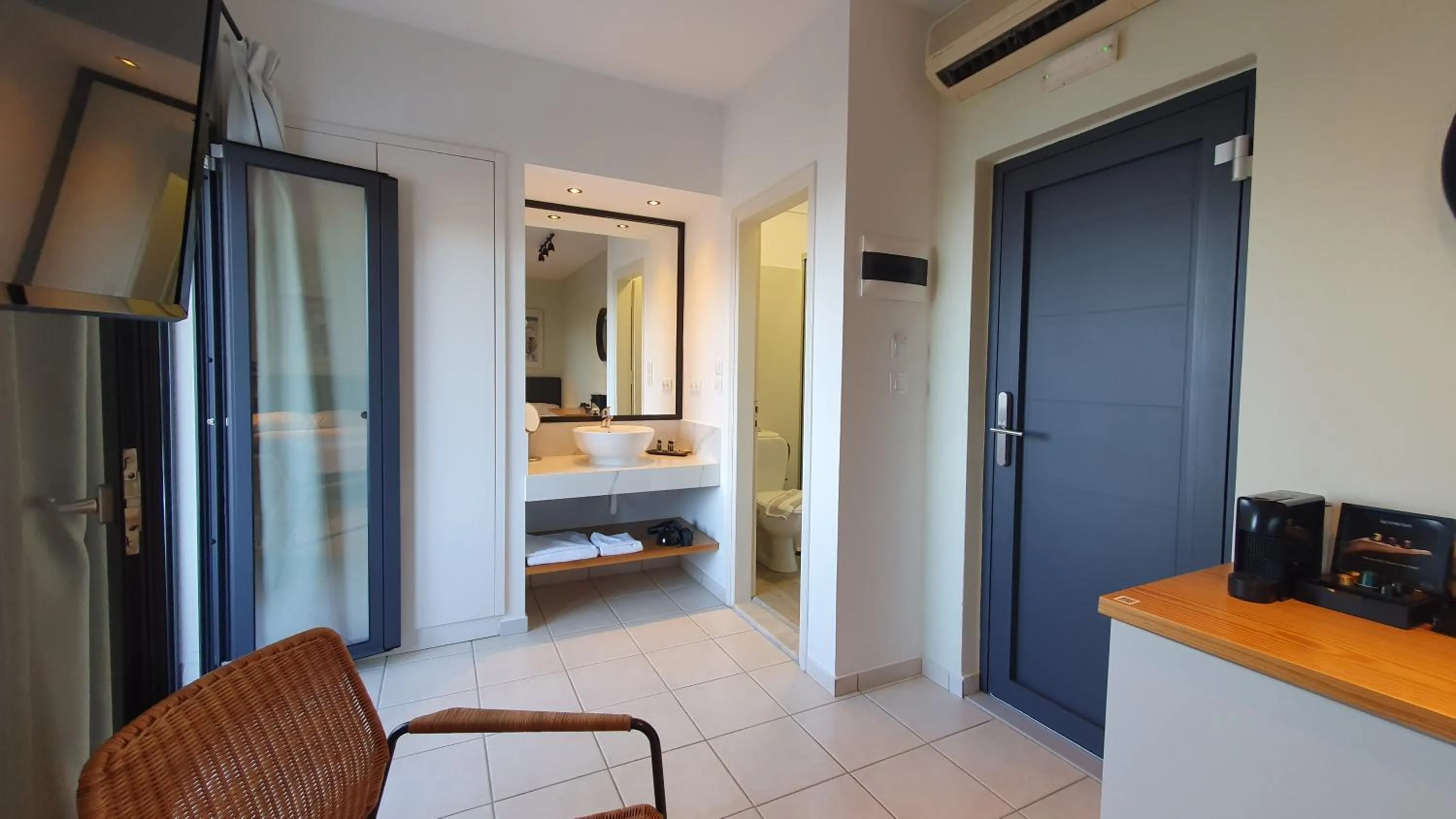 Bedroom, Bed in Minois Boutique Hotel