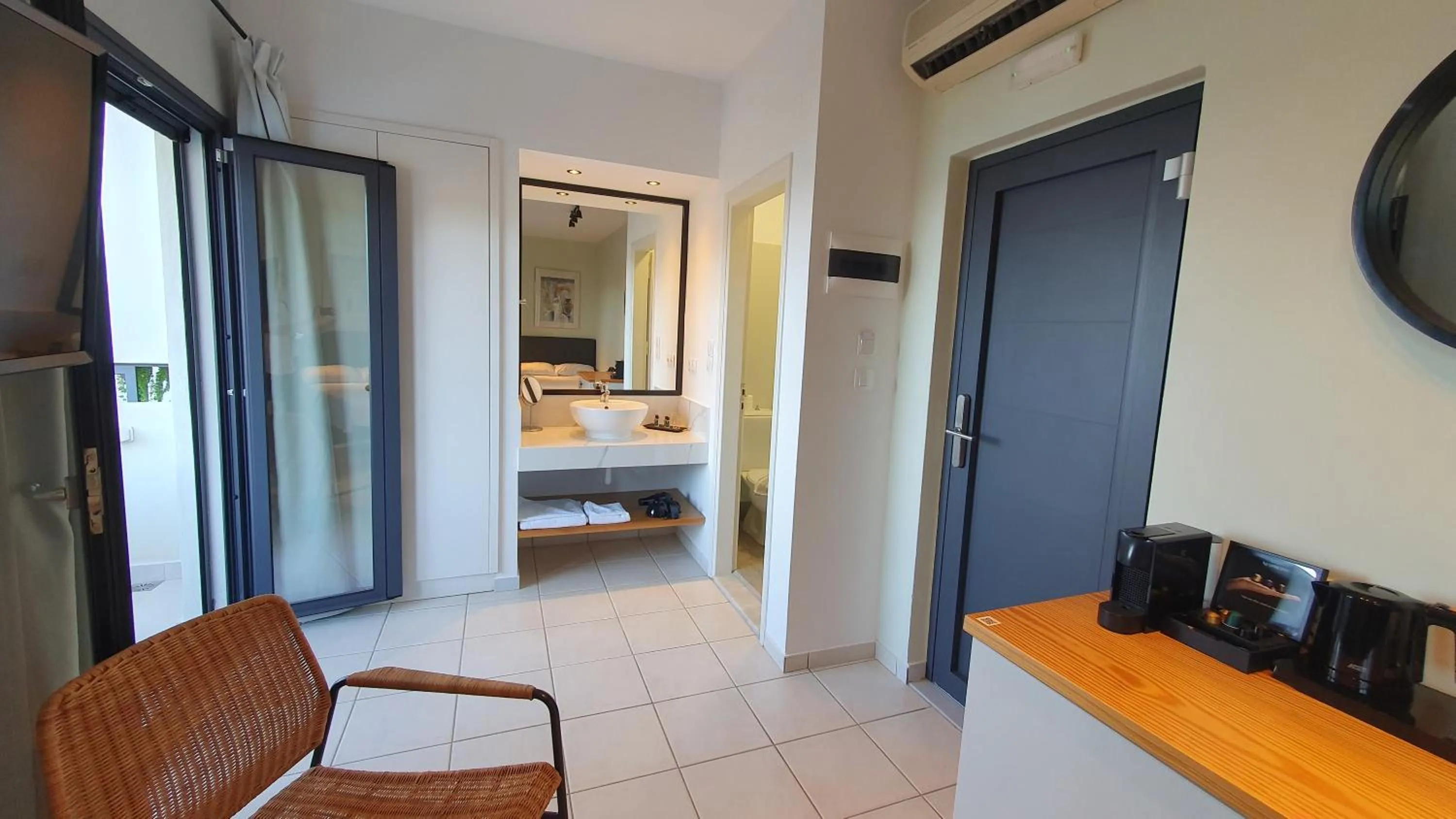 Bedroom, Bed in Minois Boutique Hotel