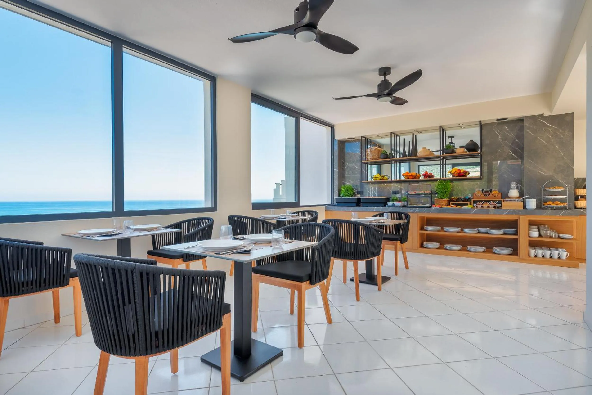 Restaurant/places to eat in Minois Boutique Hotel