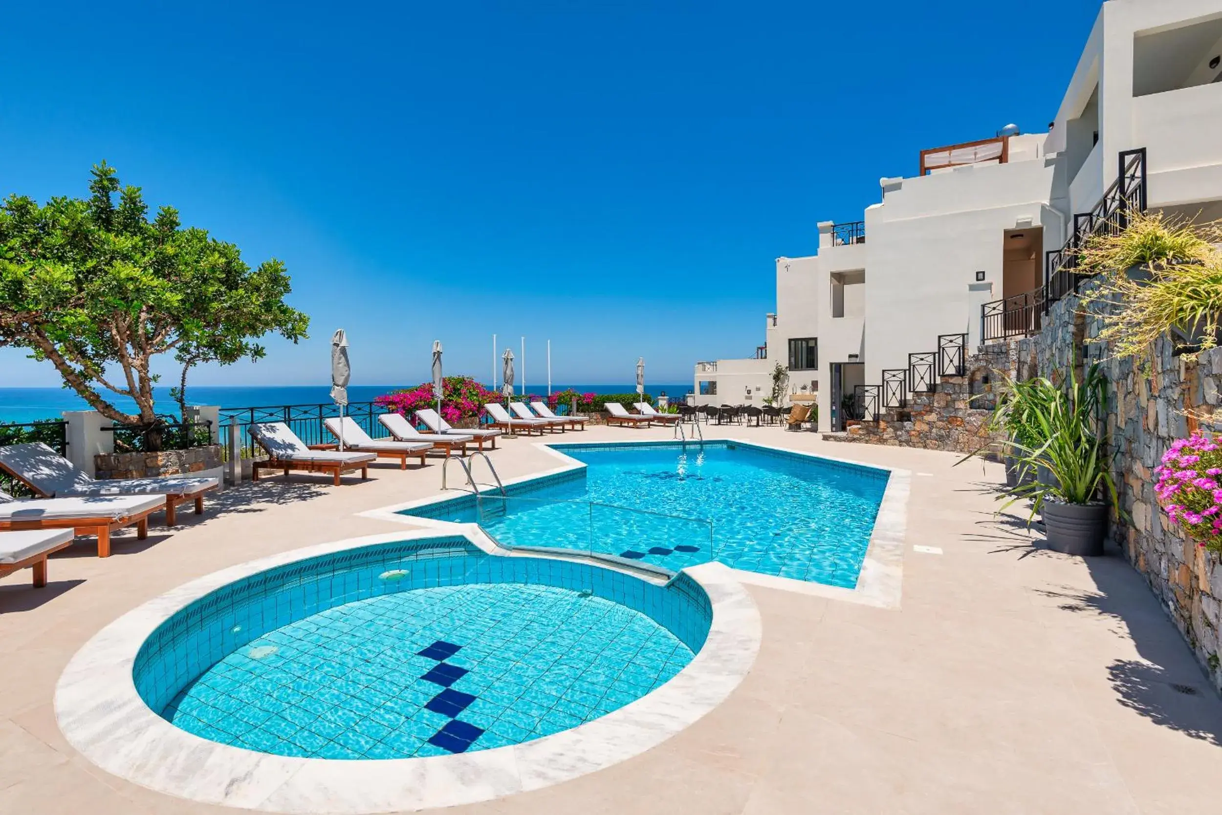 Swimming pool in Minois Boutique Hotel Swimming pool in Minois Boutique Hotel