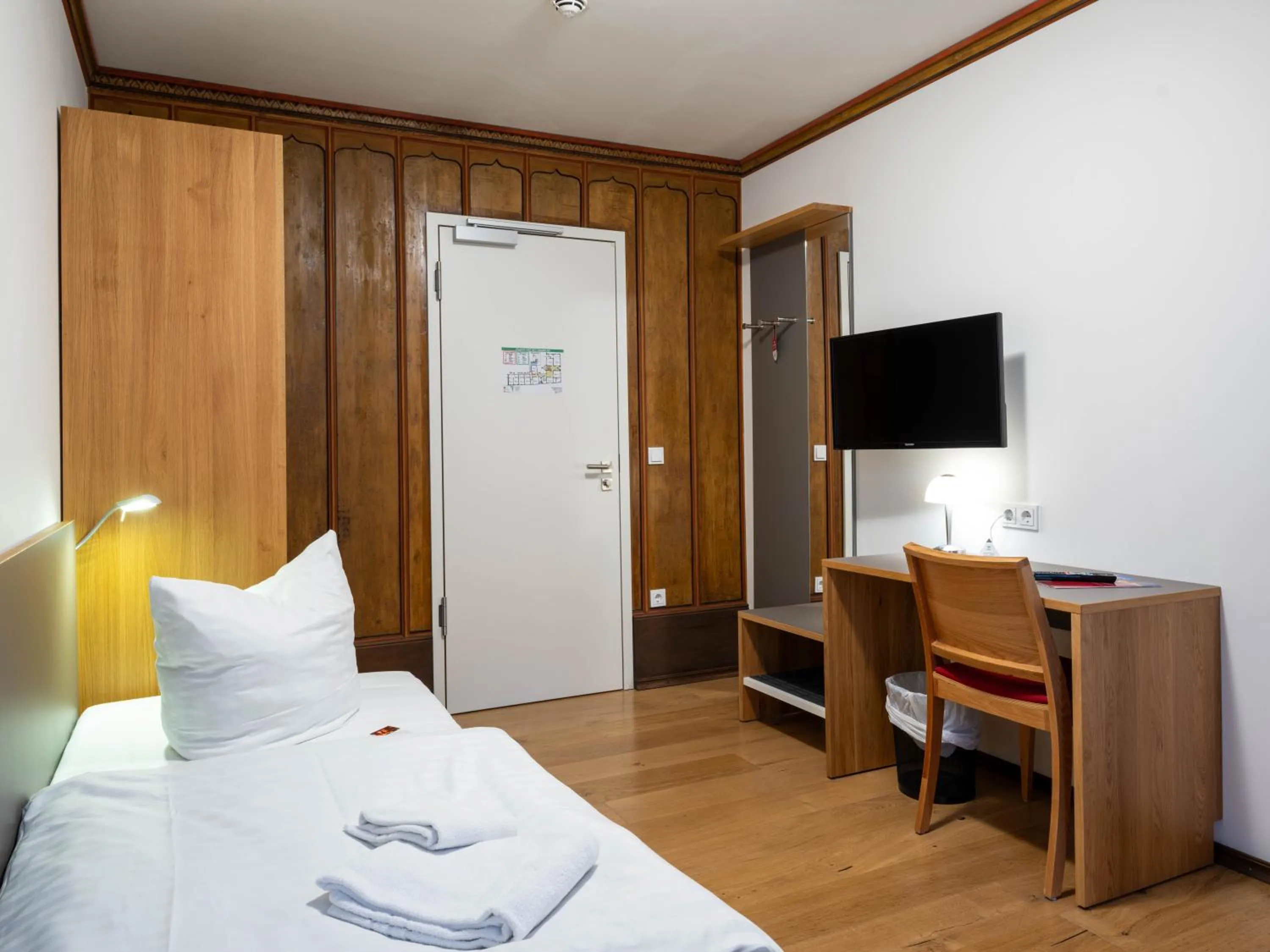 Photo of the whole room, Bed in Gästehaus Nikolai
