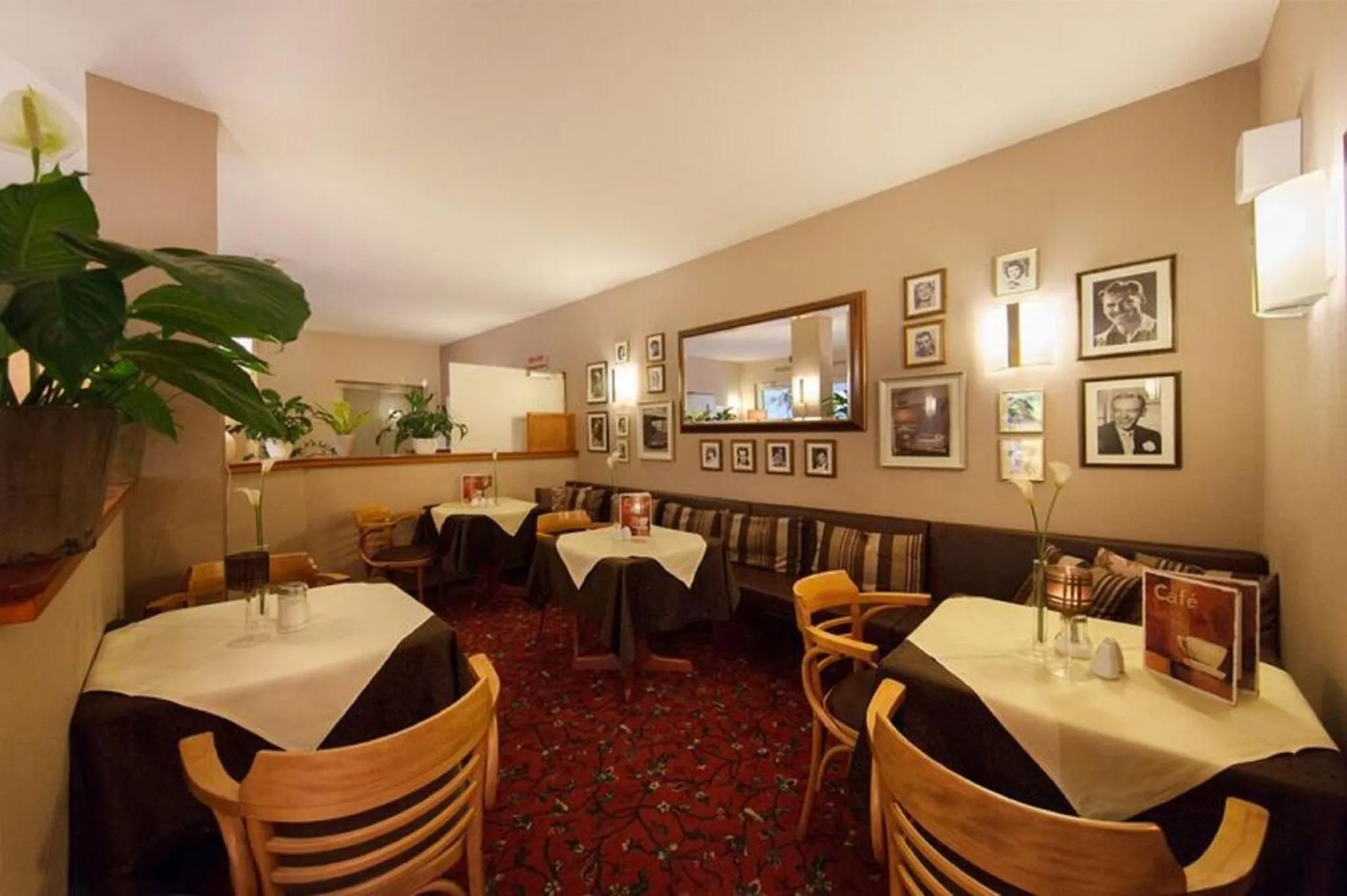 Restaurant/places to eat in Montana Hotel Senden