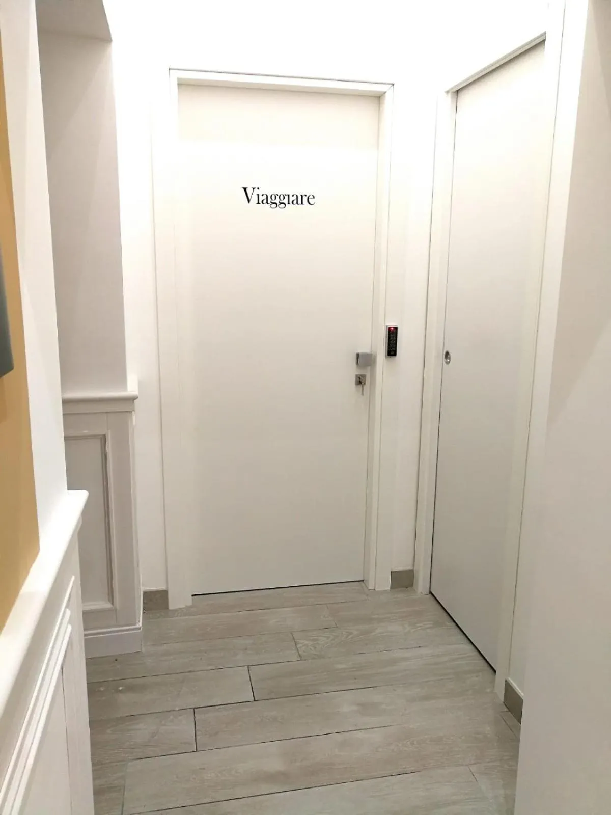 Logo/Certificate/Sign in Lombardi Luxury Home