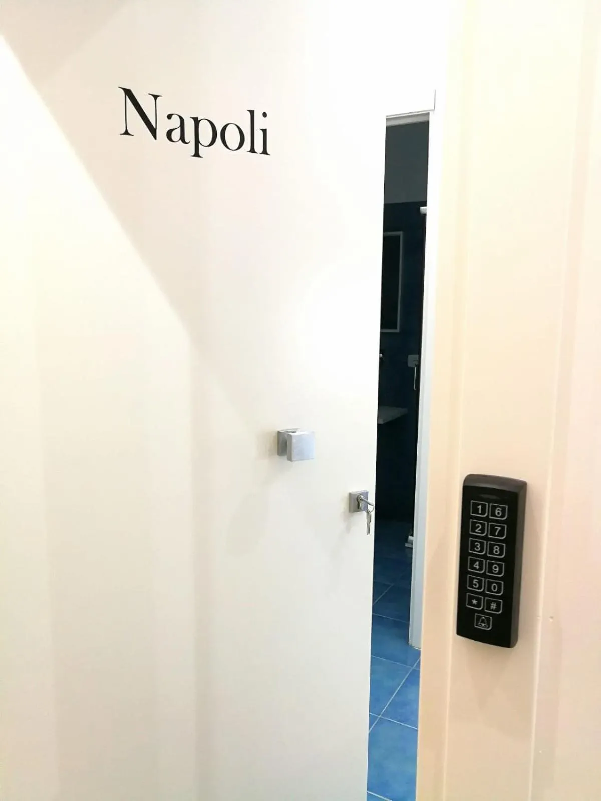 Logo/Certificate/Sign in Lombardi Luxury Home