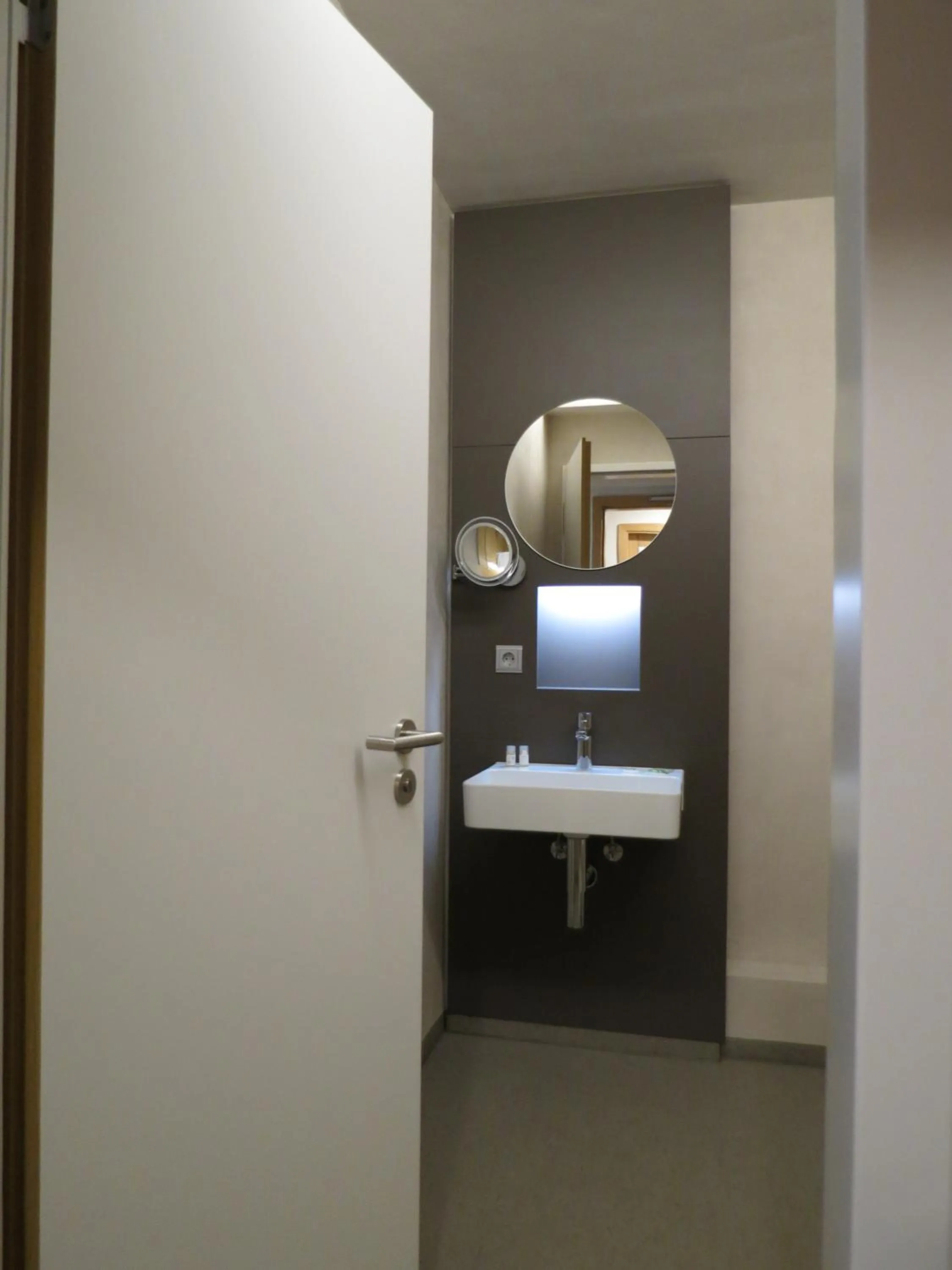 People in Hotel Neuthor