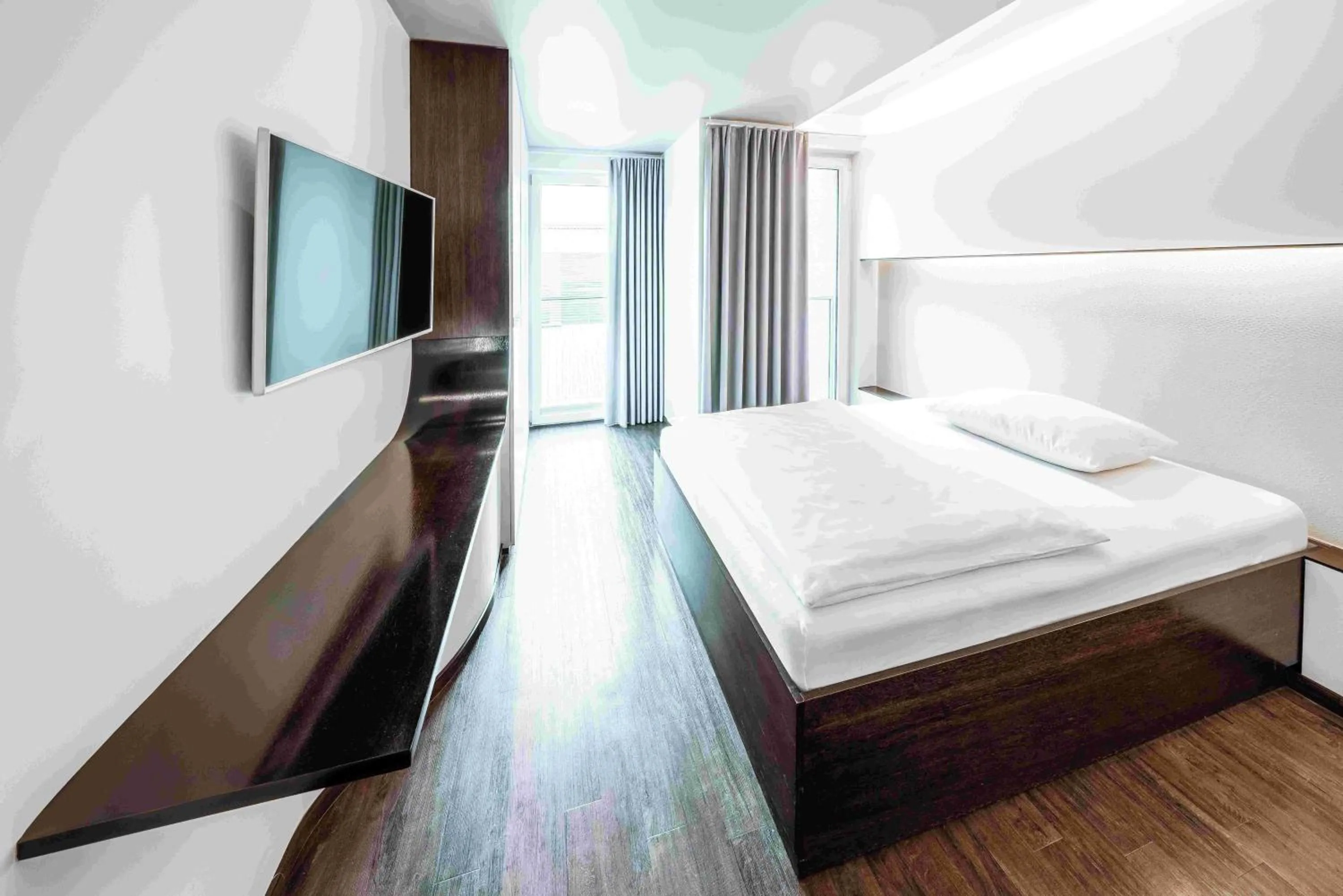 Living room, Bed in Hotel Q! Berlin