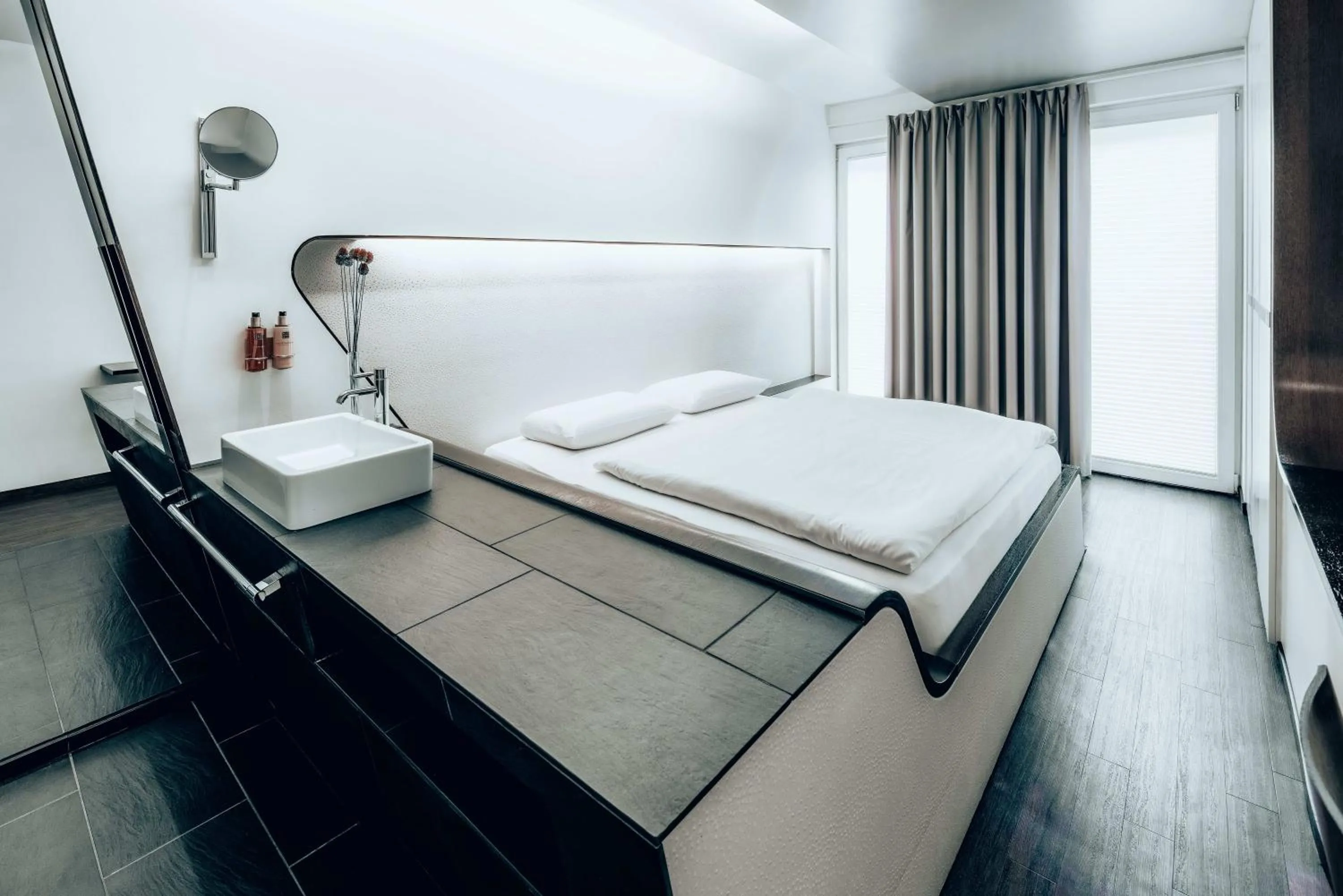 Bathroom, Bed in Hotel Q! Berlin