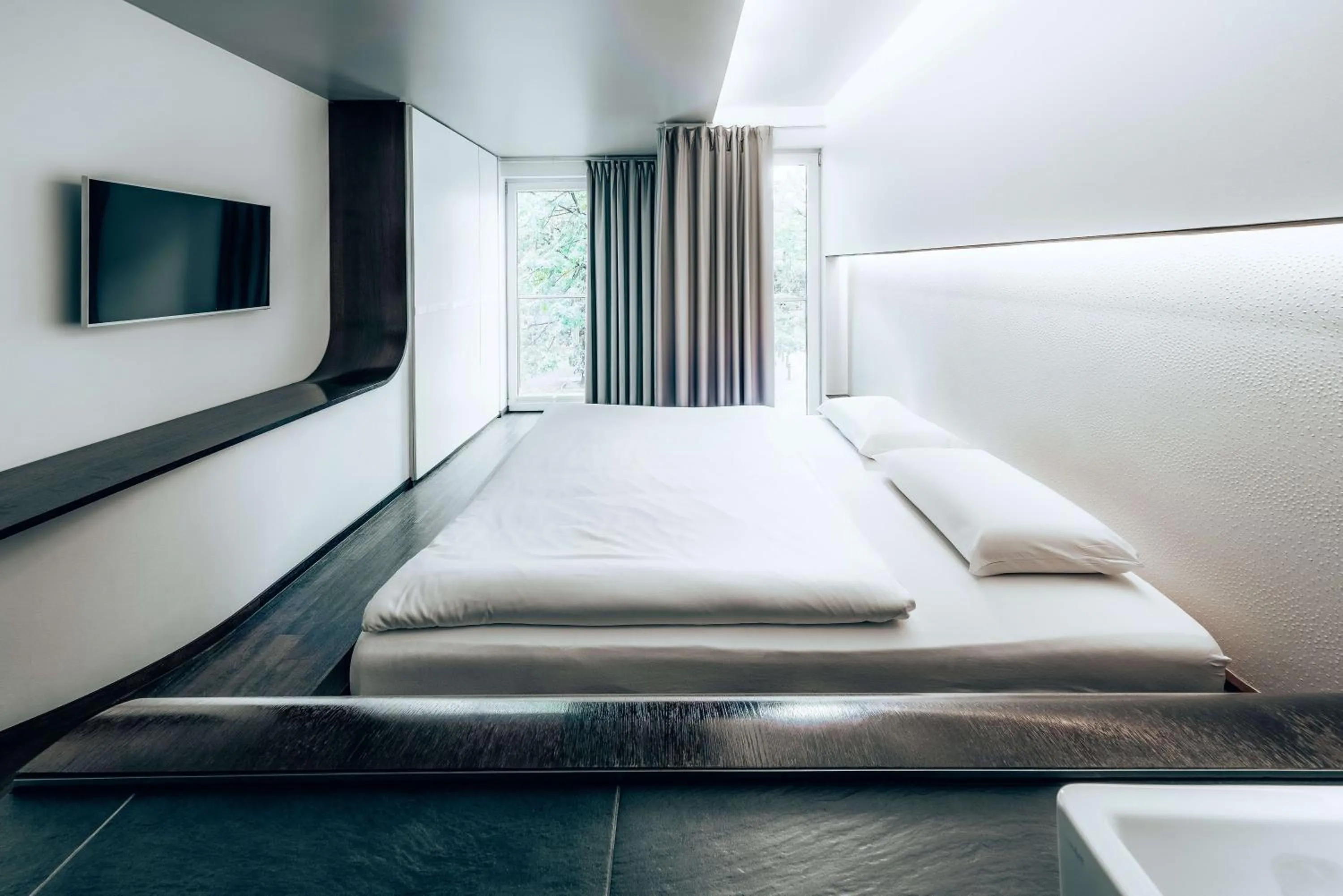 Bathroom, Bed in Hotel Q! Berlin