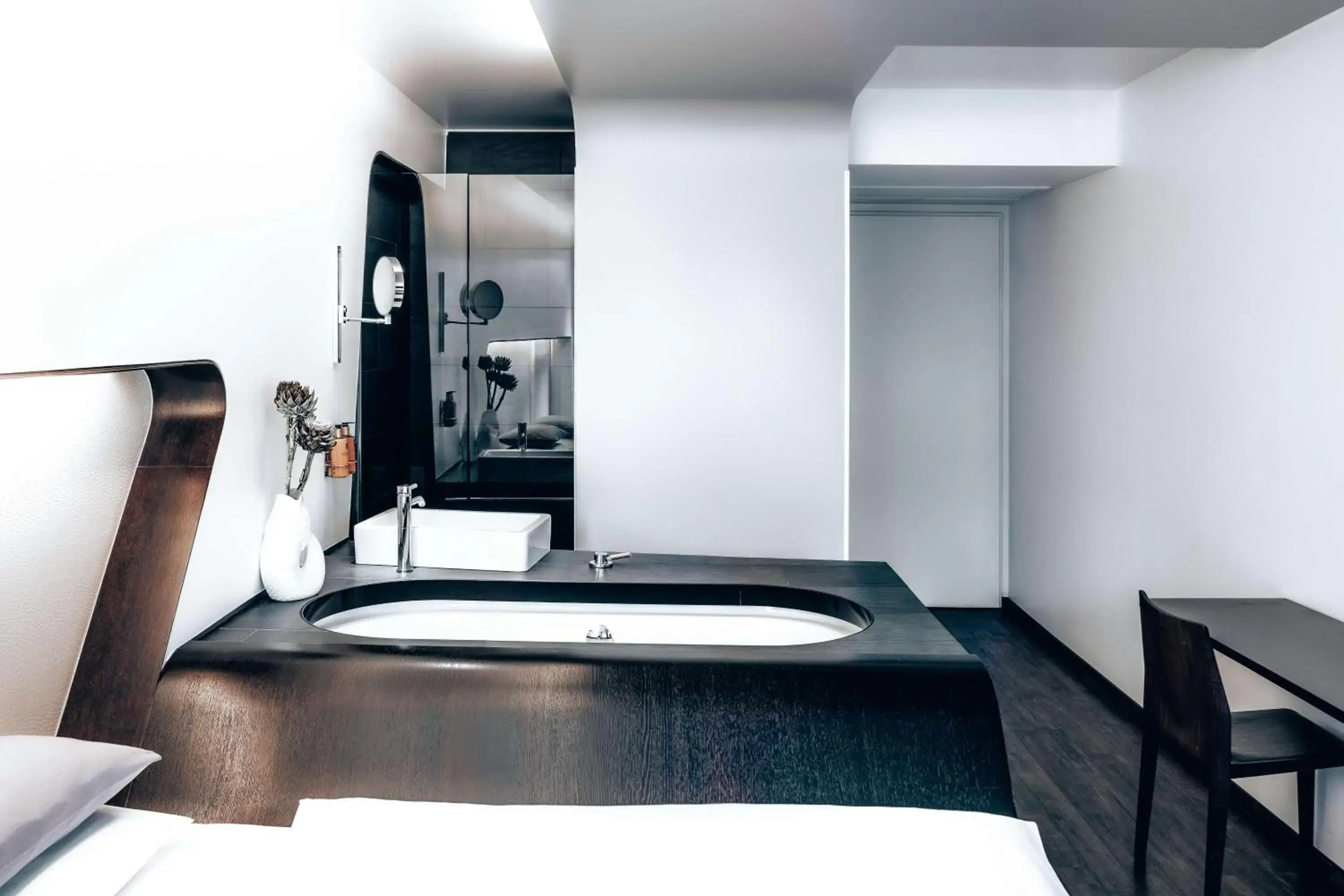 Bathroom, Bed in Hotel Q! Berlin Bathroom, Bed in Hotel Q! Berlin