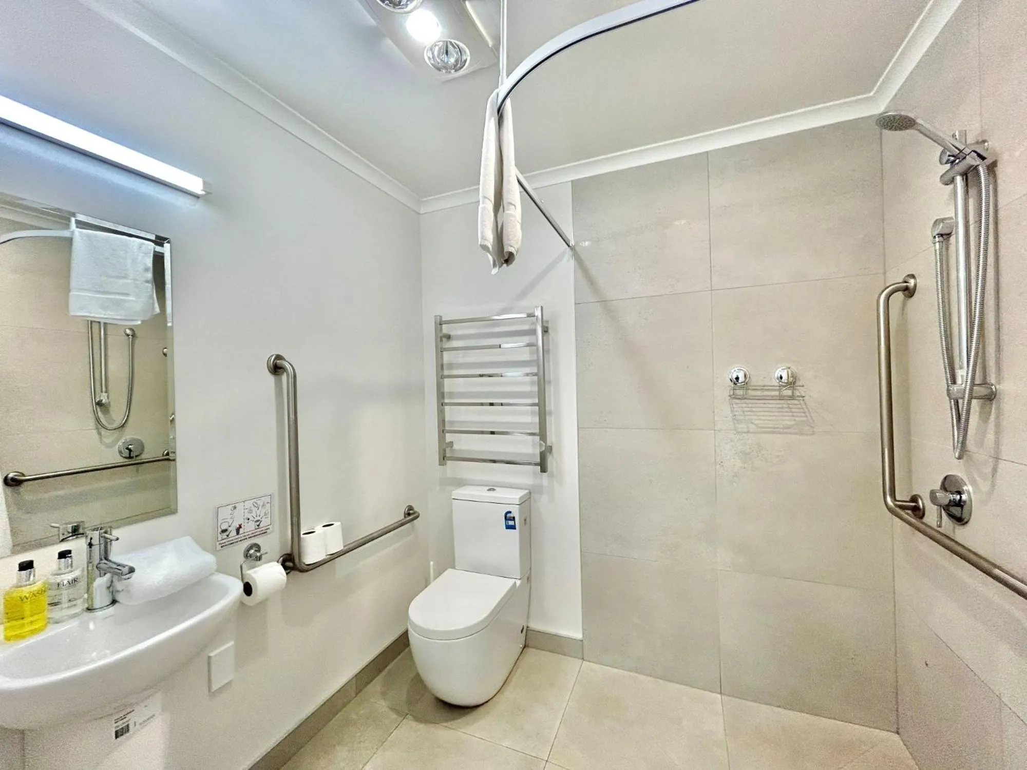 Bathroom in Alpine Star