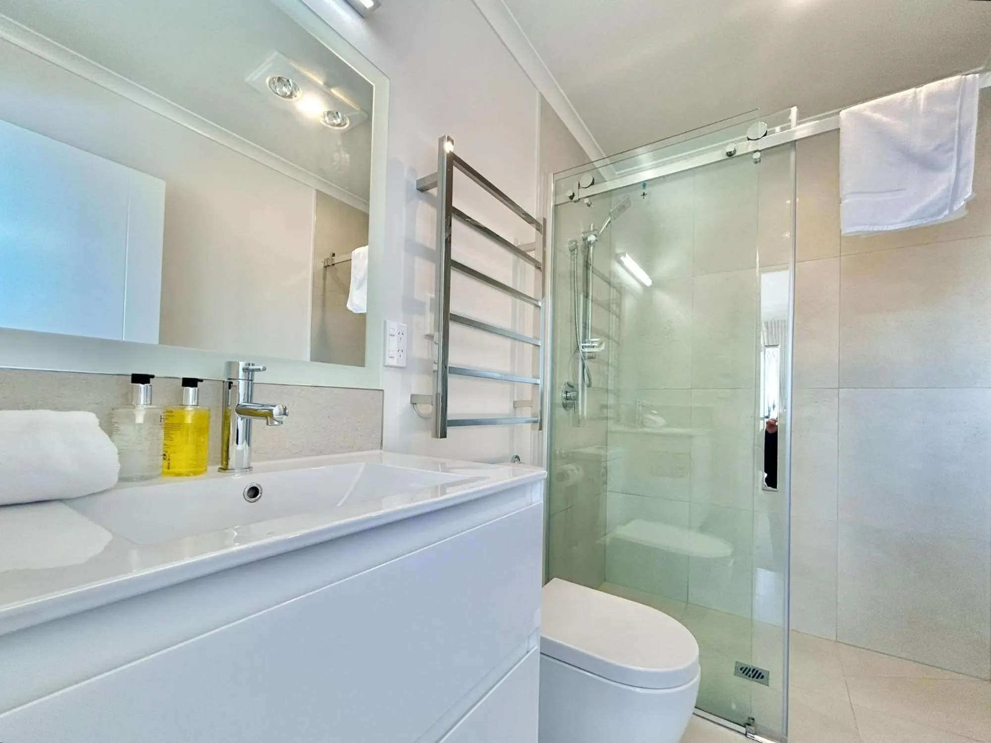 Bathroom in Alpine Star