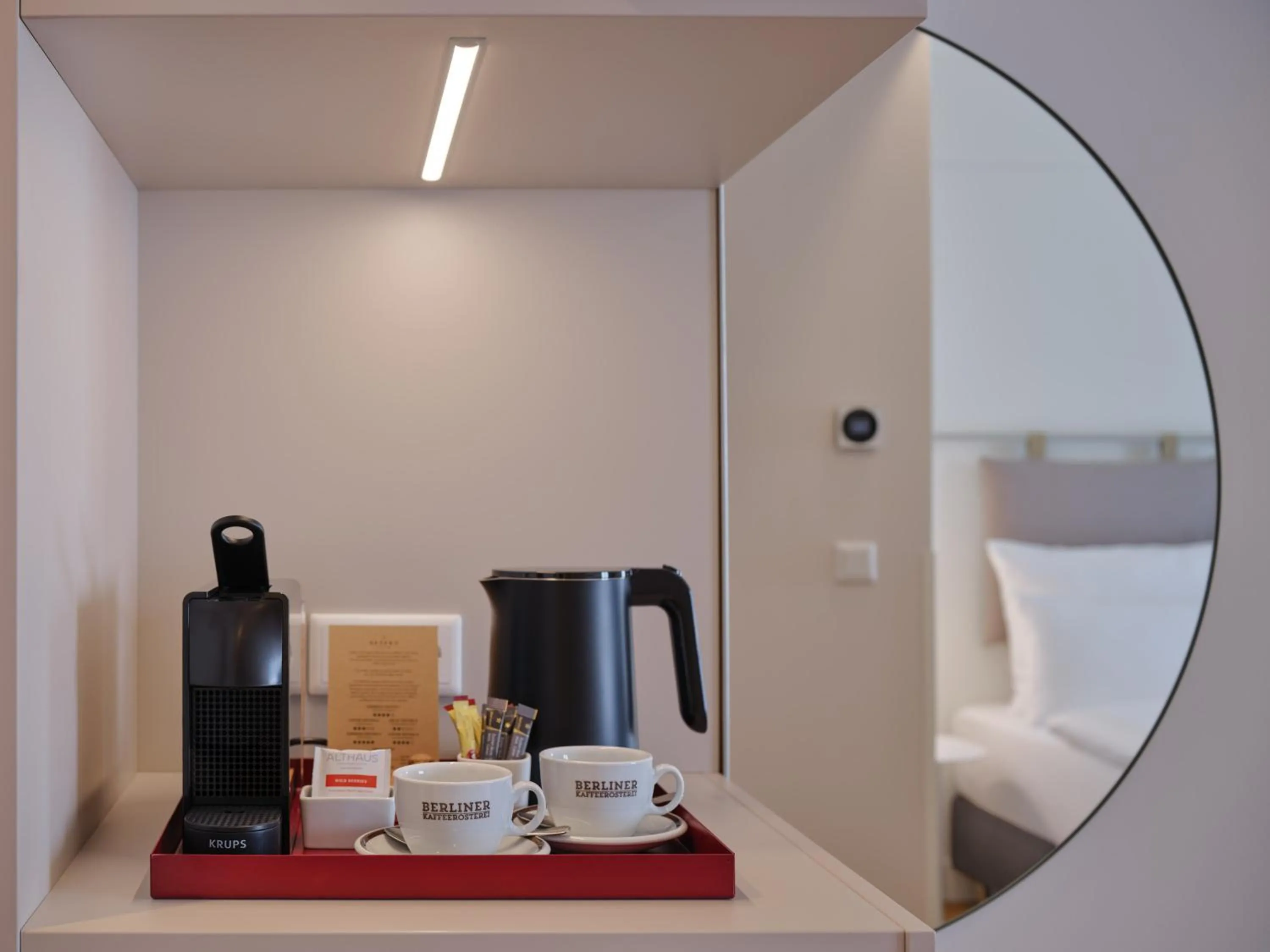 Coffee/tea facilities, Bed in Classik Hotel Hackescher Markt - Self Check In