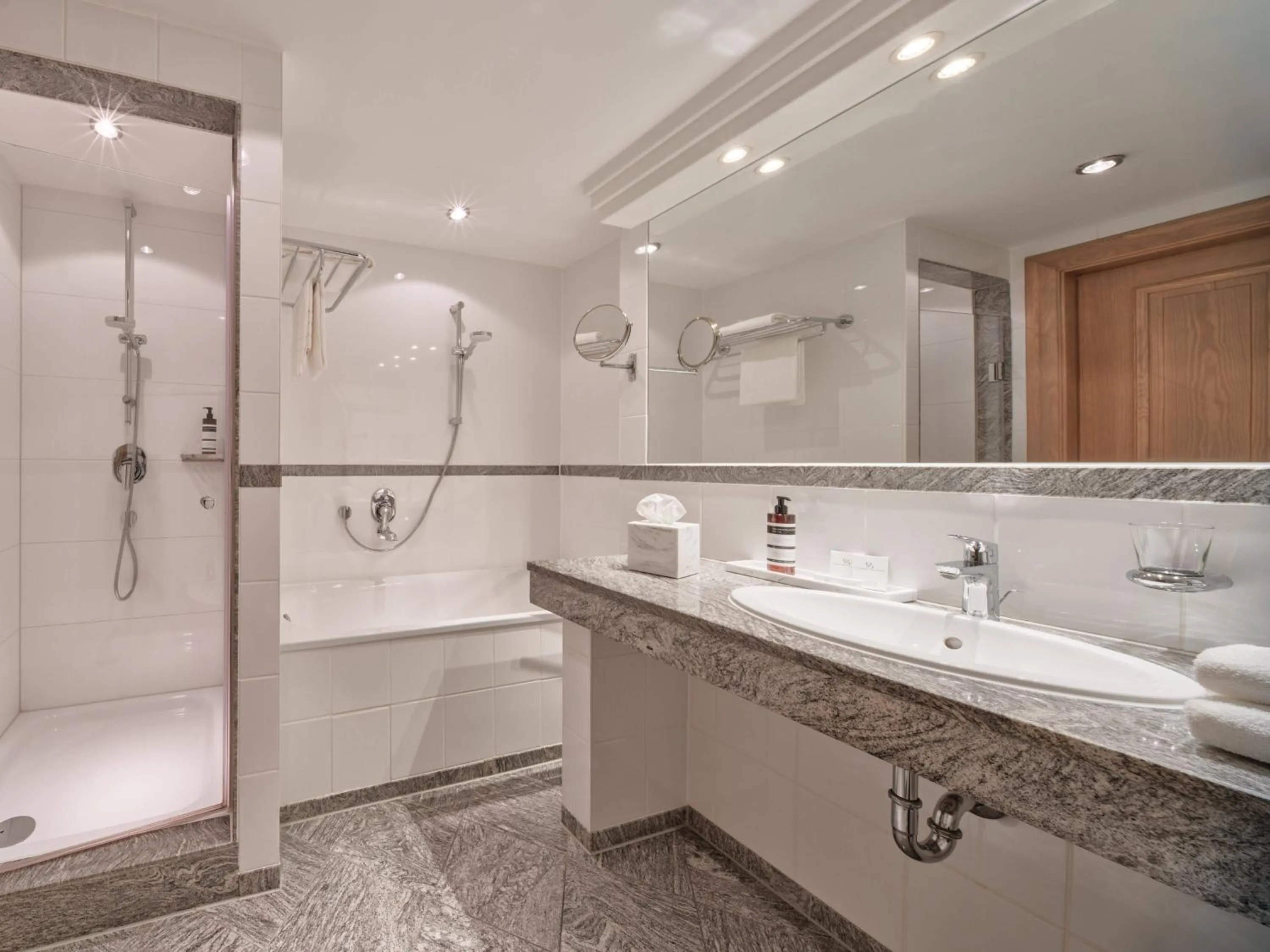 Bathroom in Classik Hotel Hackescher Markt - Self Check In