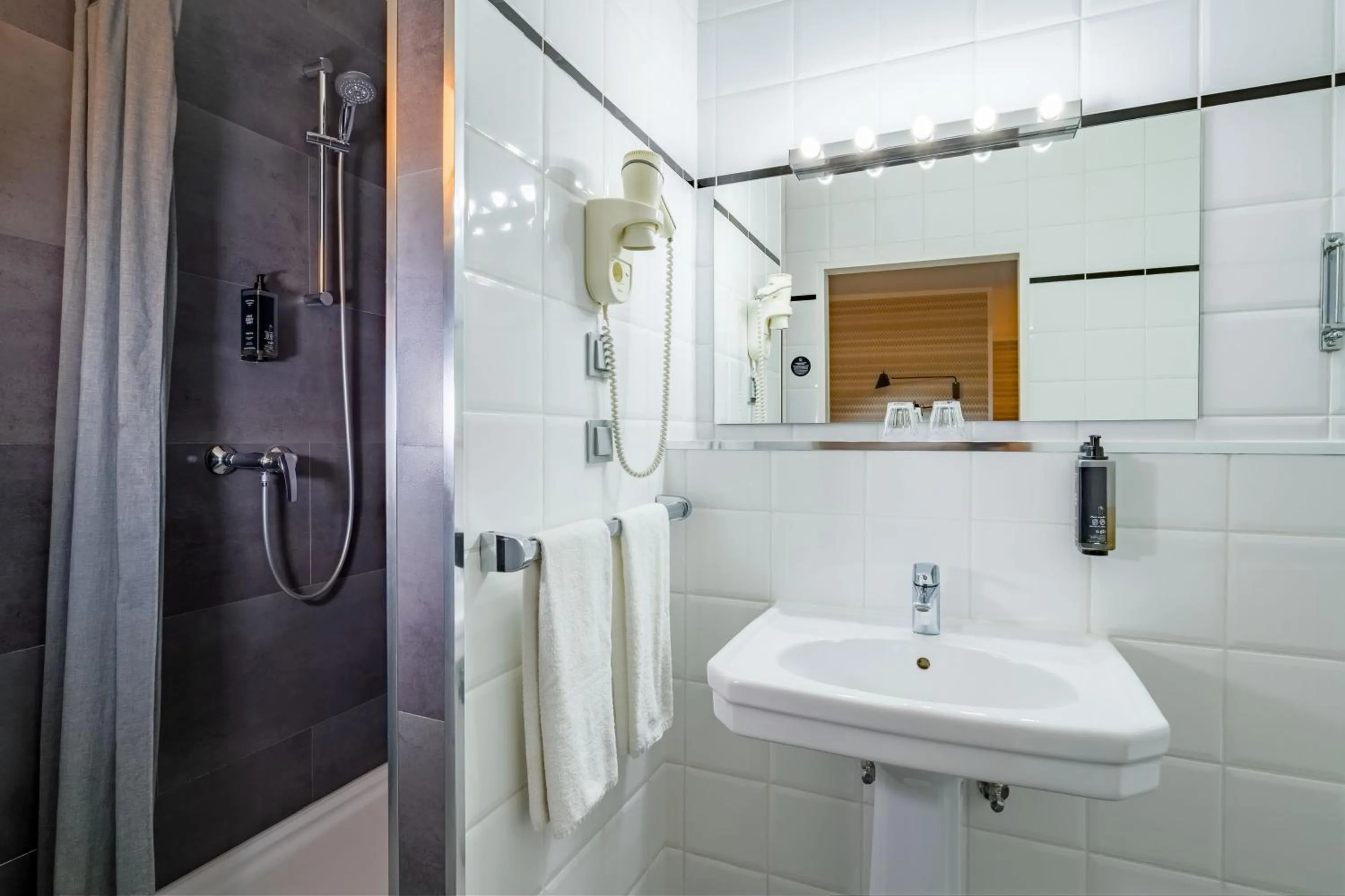 Shower in rugs HOTEL Köln