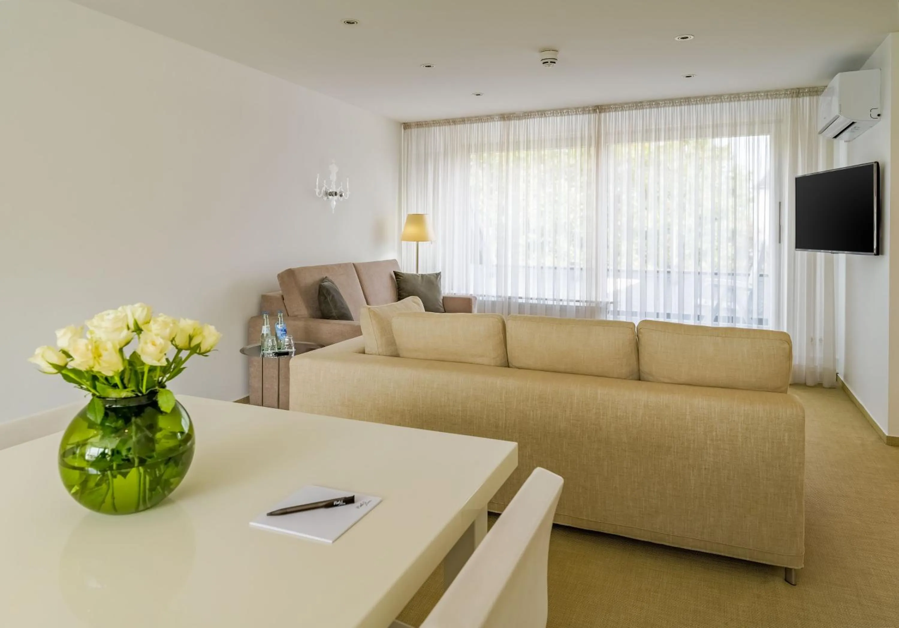 TV and multimedia in rugs HOTEL Köln