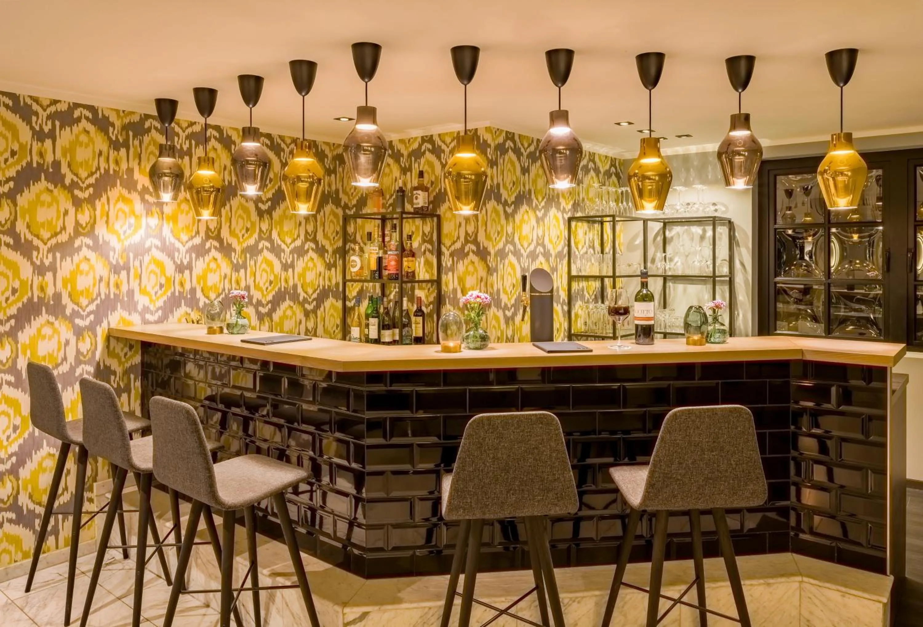 Lounge or bar in rugs HOTEL Köln