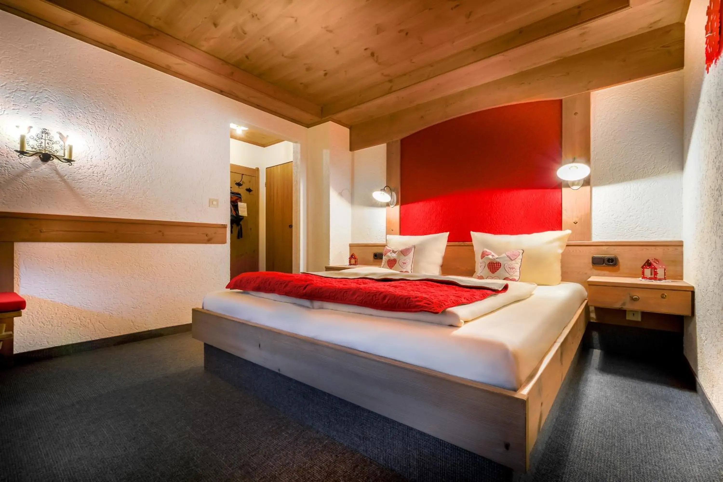 Comfort Double Room with Balcony and Lake View in Dreimäderlhaus - Das vegetarische Boutique Hotel Comfort Double Room with Balcony and Lake View in Dreimäderlhaus - Das vegetarische Boutique Hotel