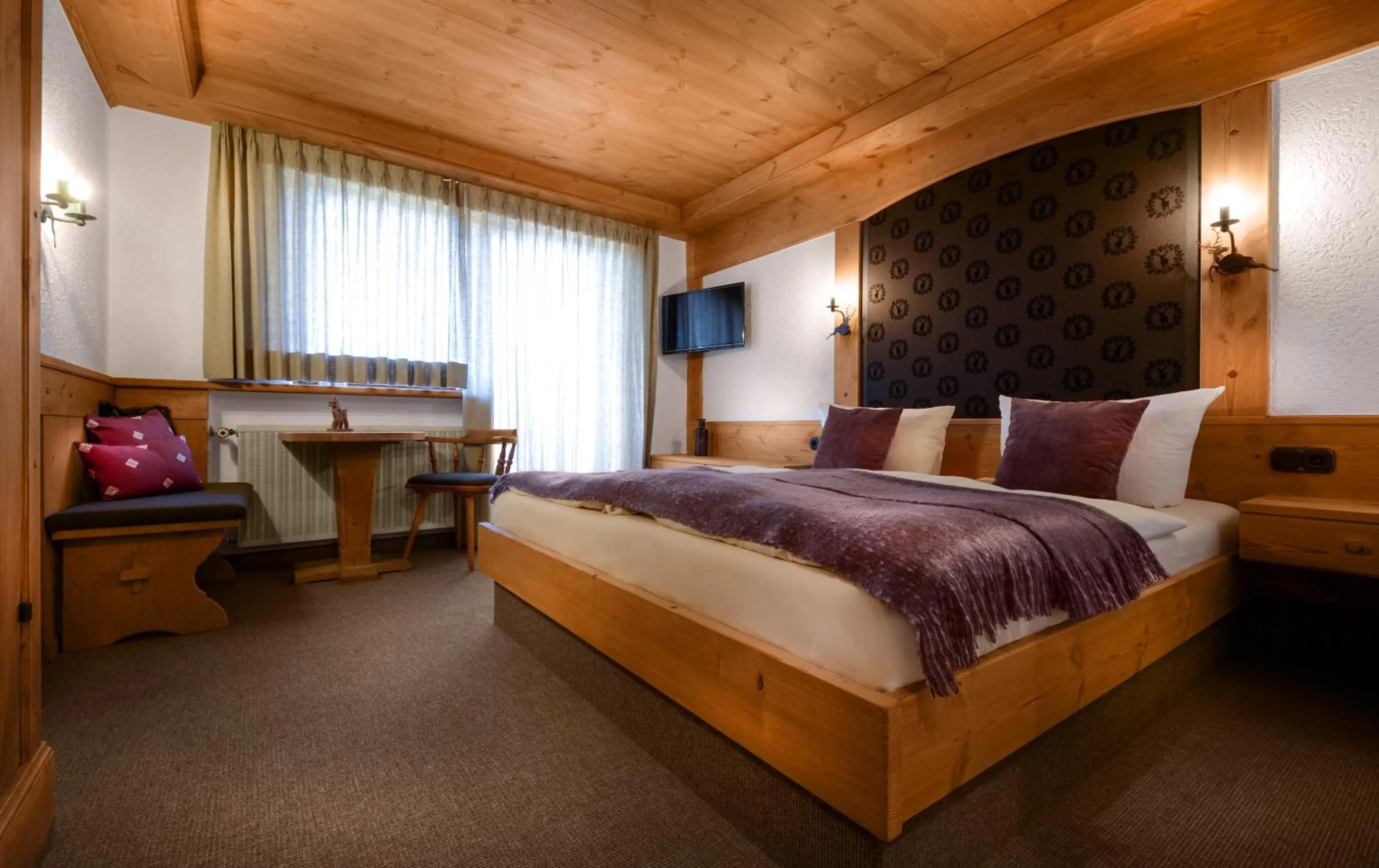 Comfort Double Room with Balcony and Lake View in Dreimäderlhaus - Das vegetarische Boutique Hotel