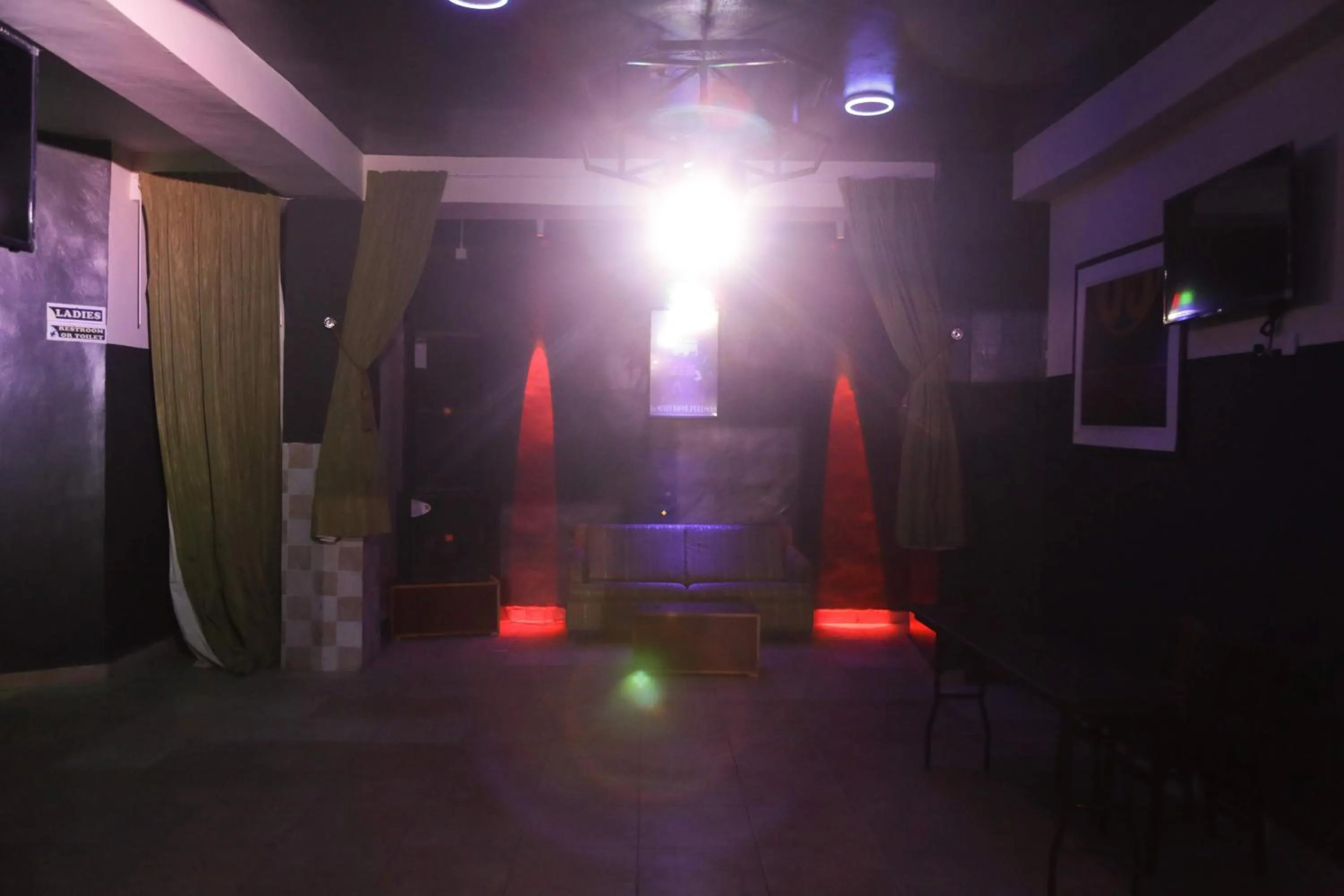 Communal lounge/ TV room in HOTEL MALLIKA COMPANY, SL