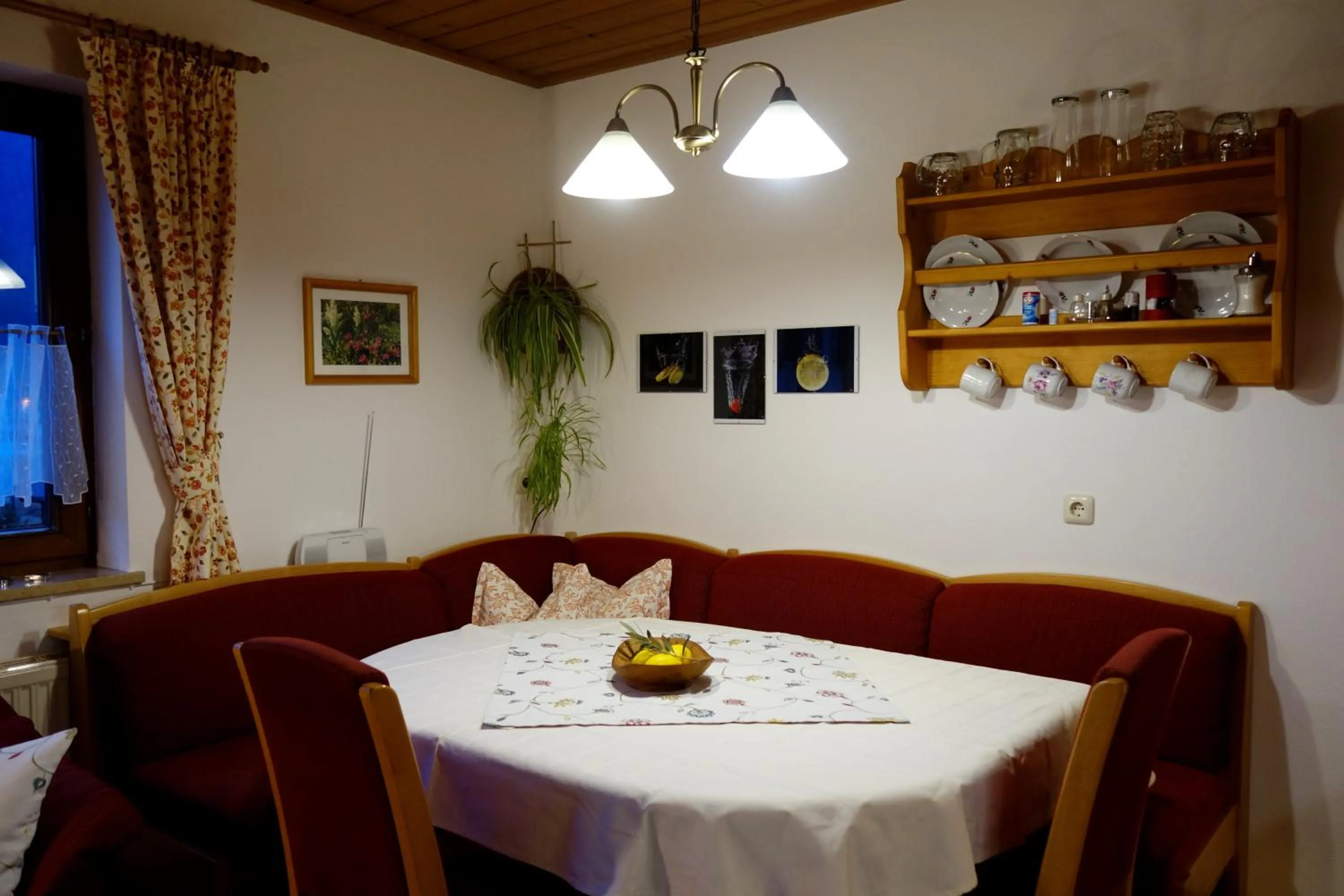 Kitchen or kitchenette in Ferienwohnung Inge Gapp