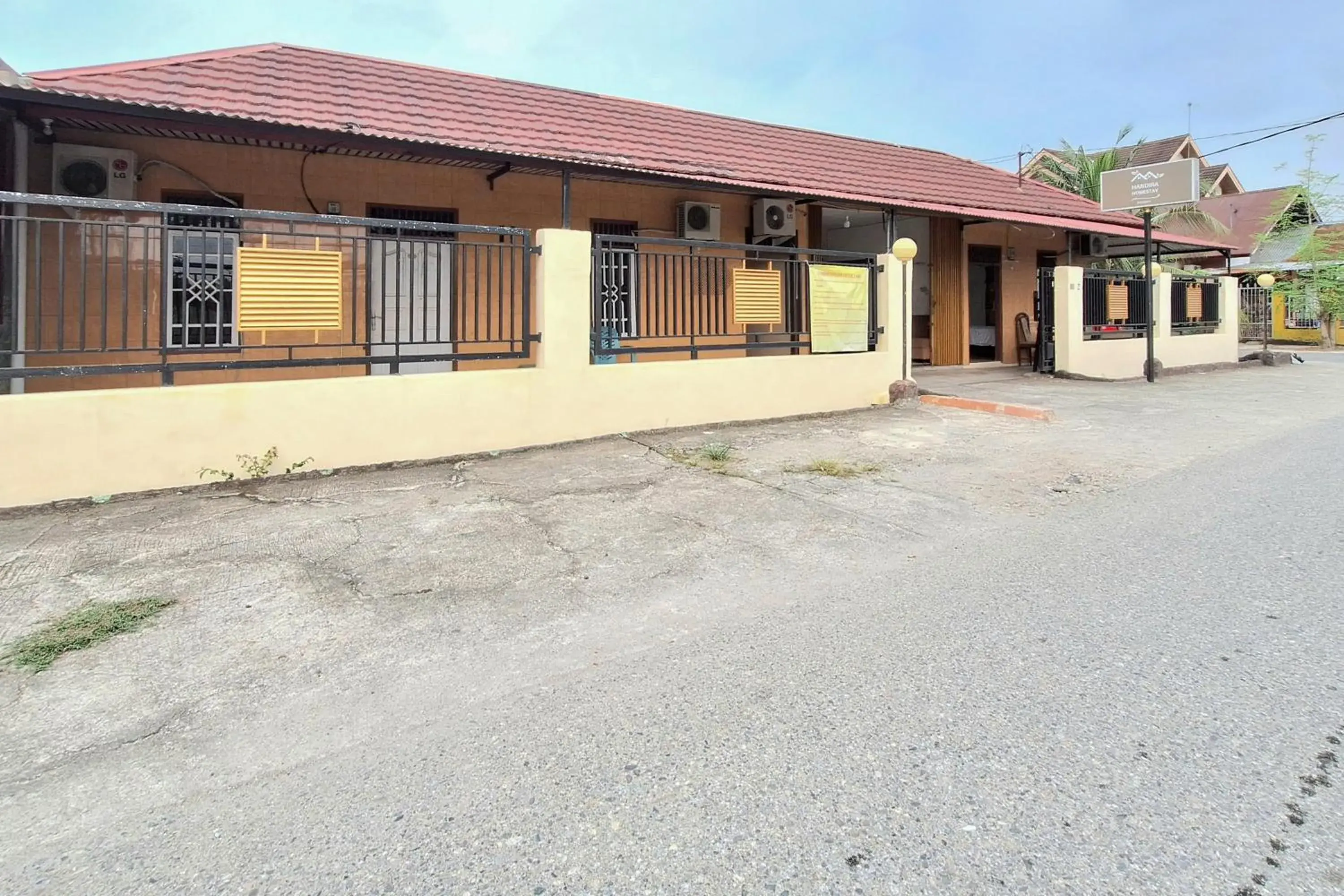 Property building in Handira Homestay Syariah Padang RedPartner Property building in Handira Homestay Syariah Padang RedPartner