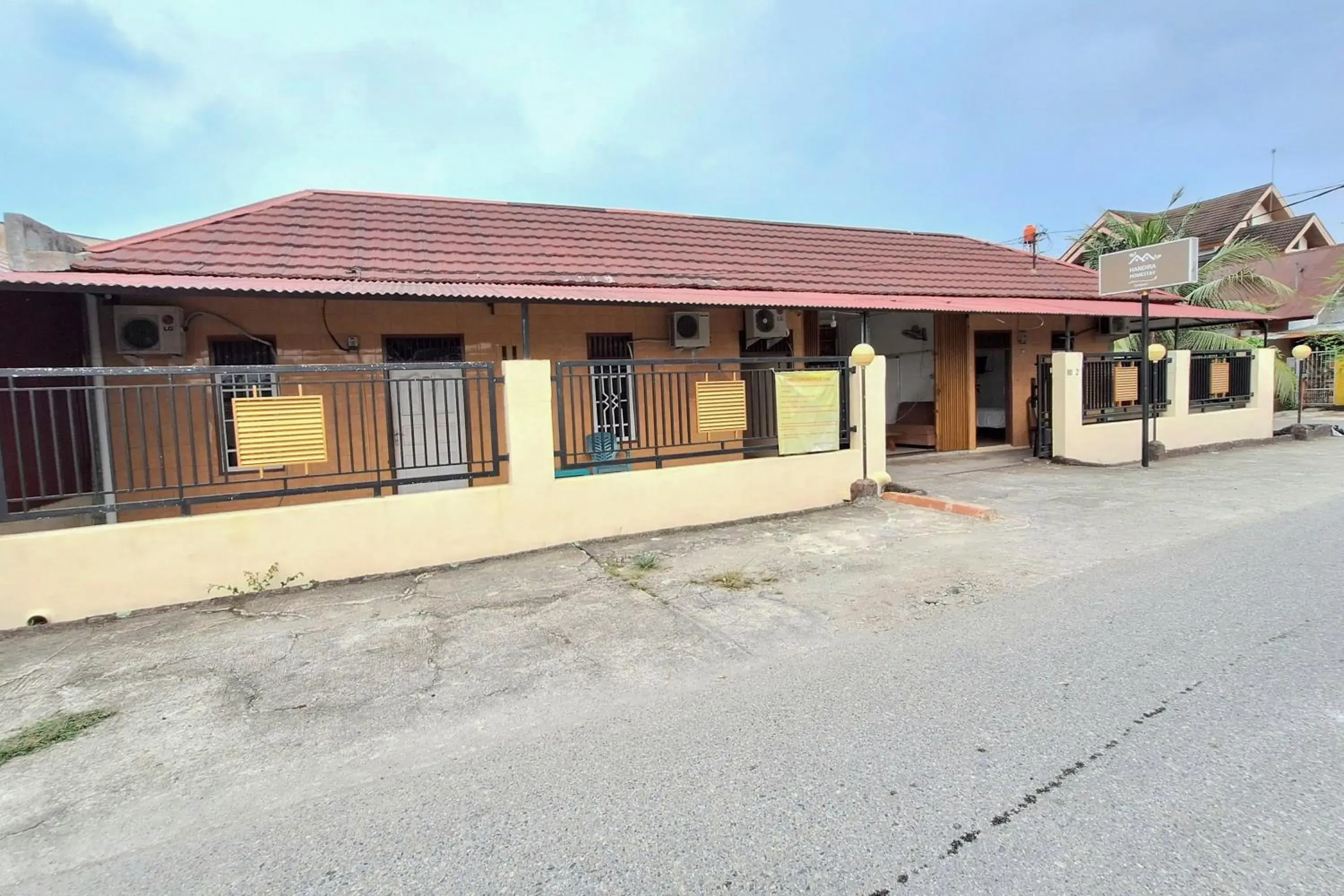 Property building in Handira Homestay Syariah Padang RedPartner Property building in Handira Homestay Syariah Padang RedPartner