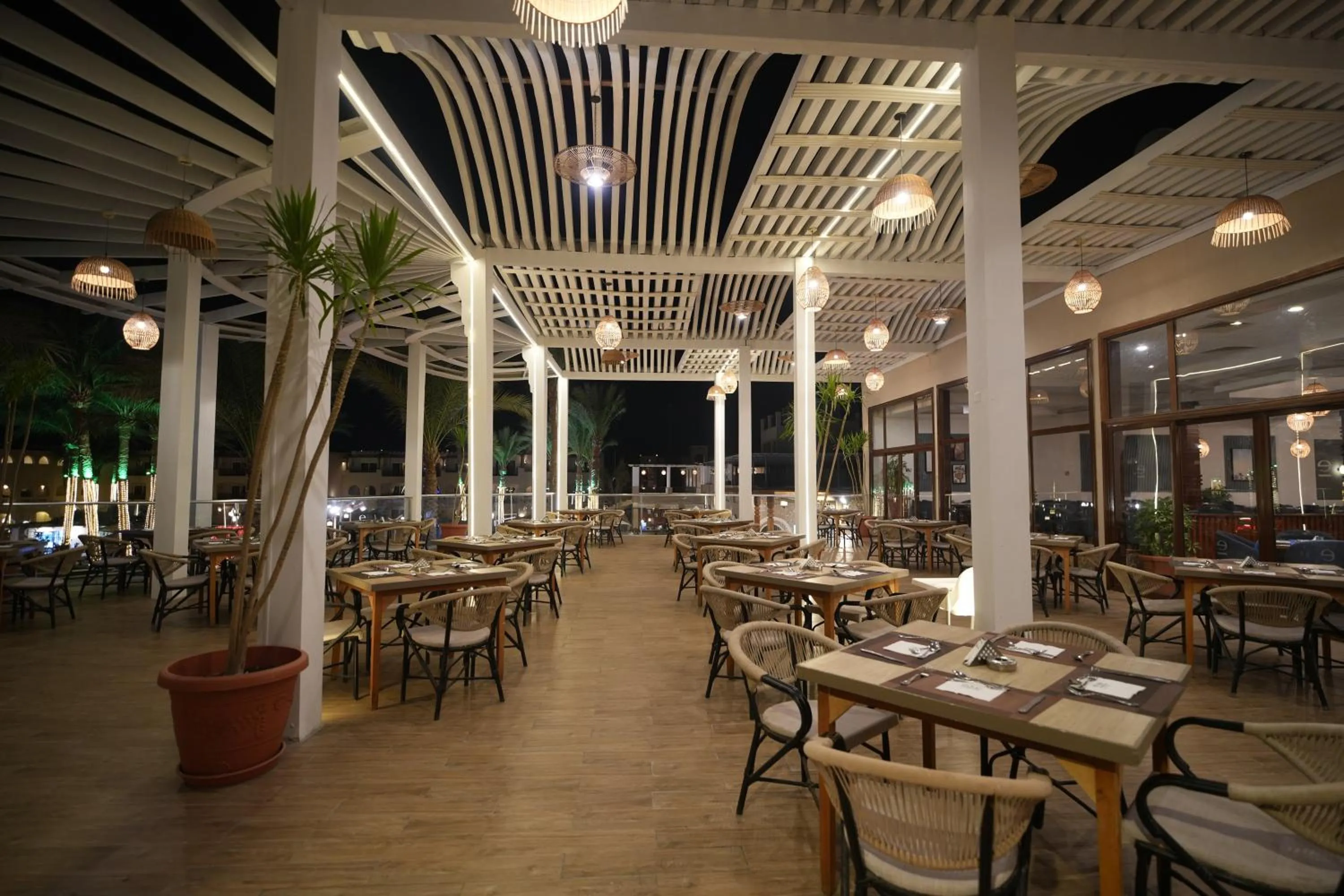 Restaurant/places to eat in Sea Beach Edge By Rotana