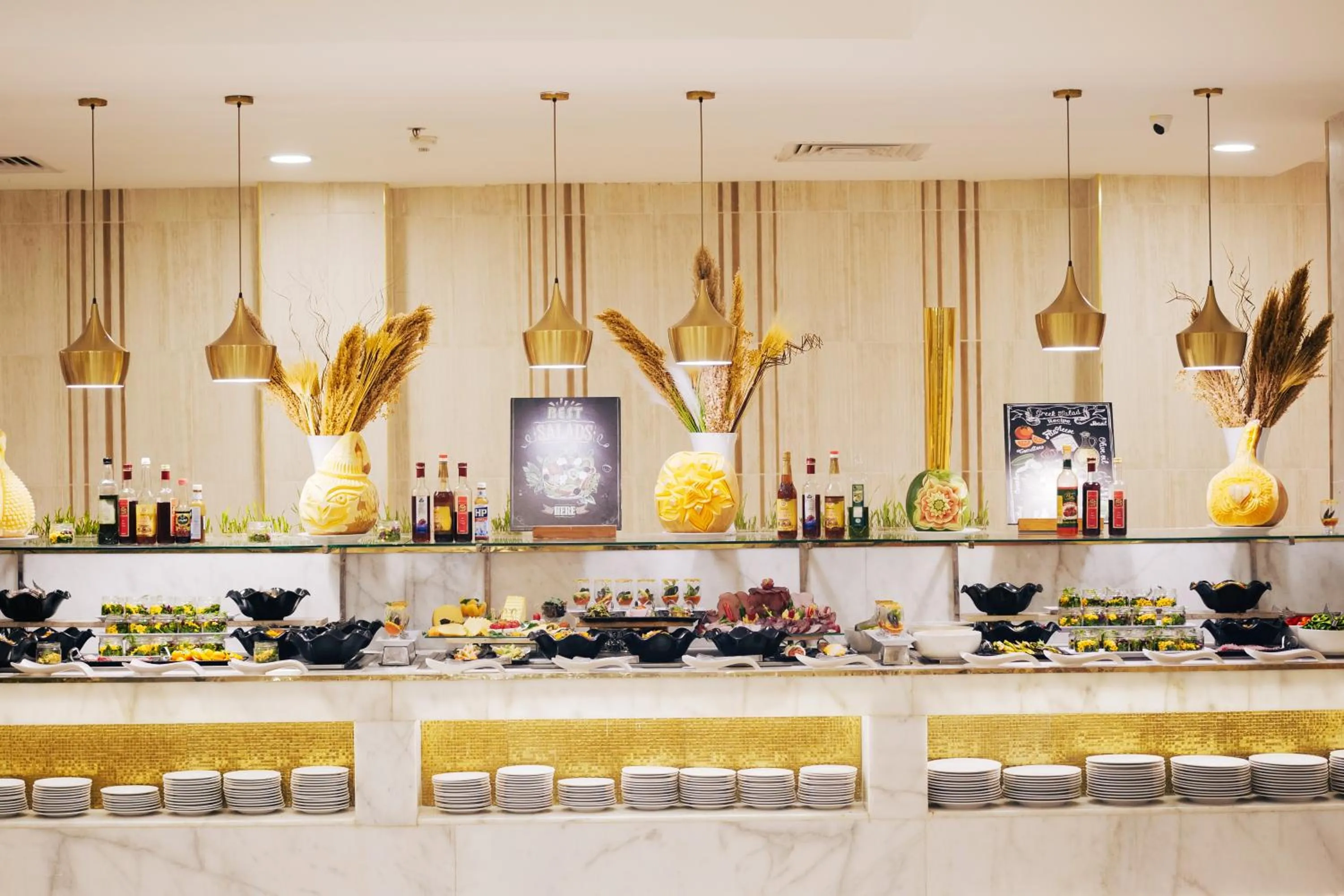 Restaurant/places to eat in Sea Beach Edge By Rotana