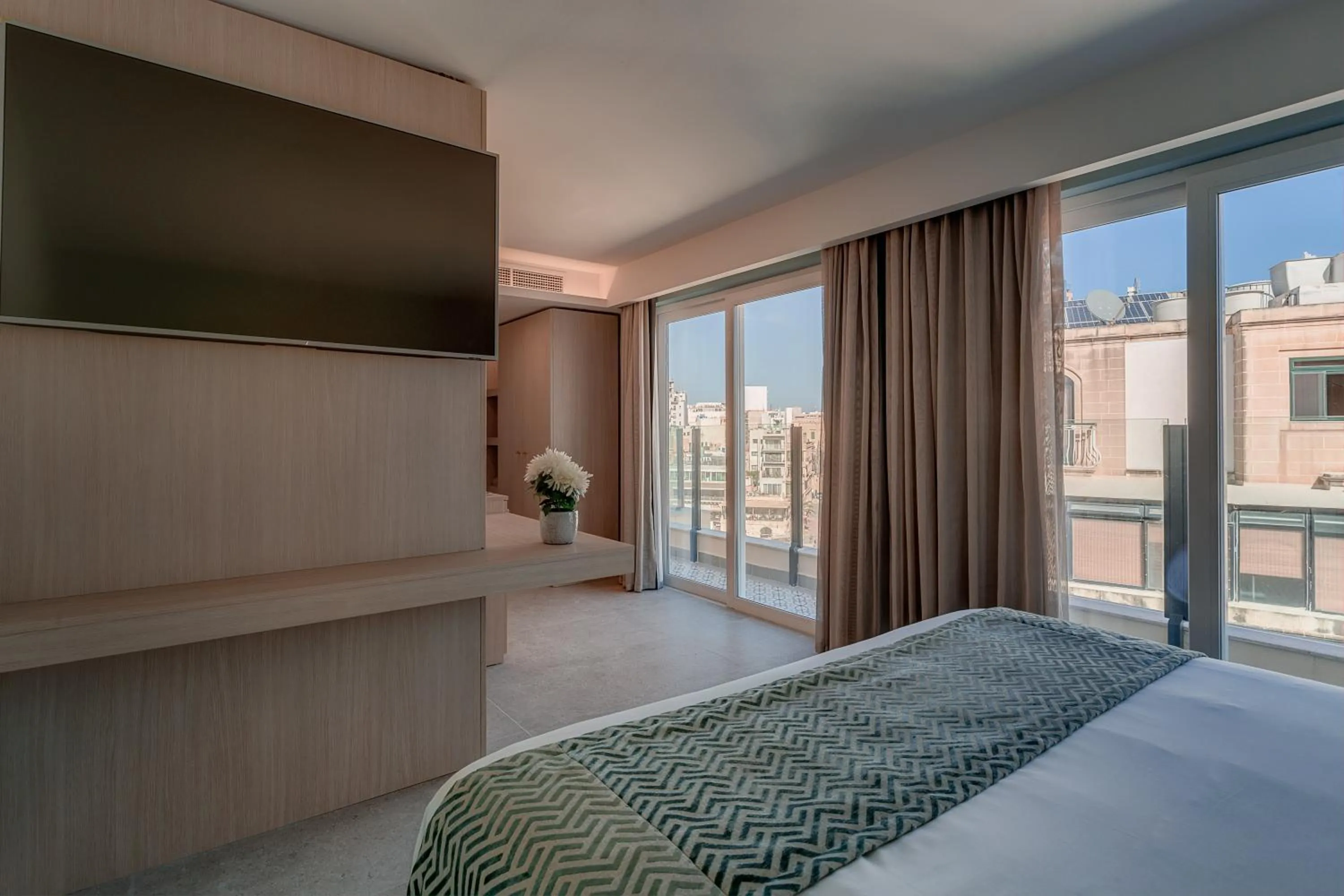 Bedroom, Bed in 123 MAINSTREET boutique hotel