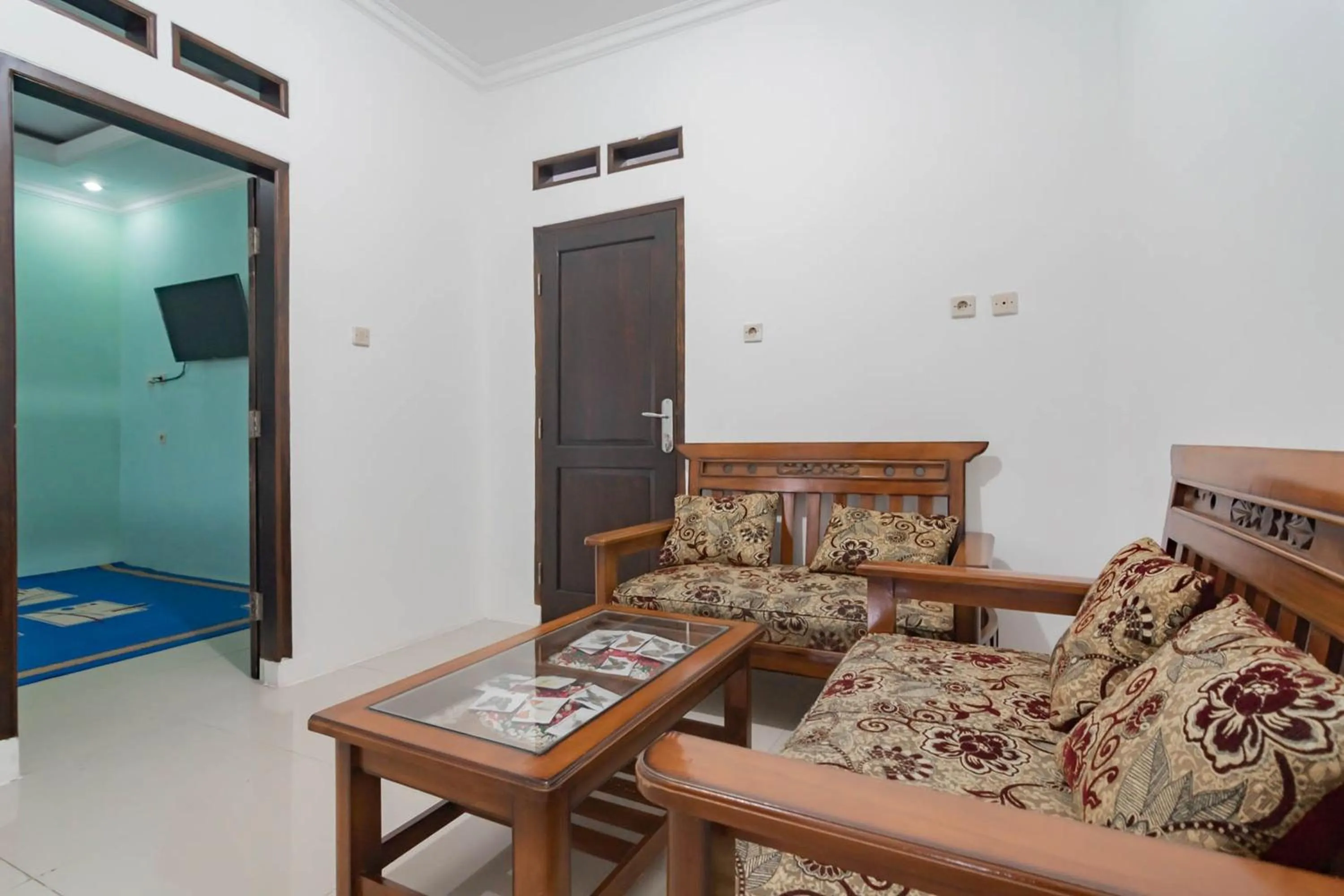 Living room in Erika Homestay Lembang Mitra RedDoorz