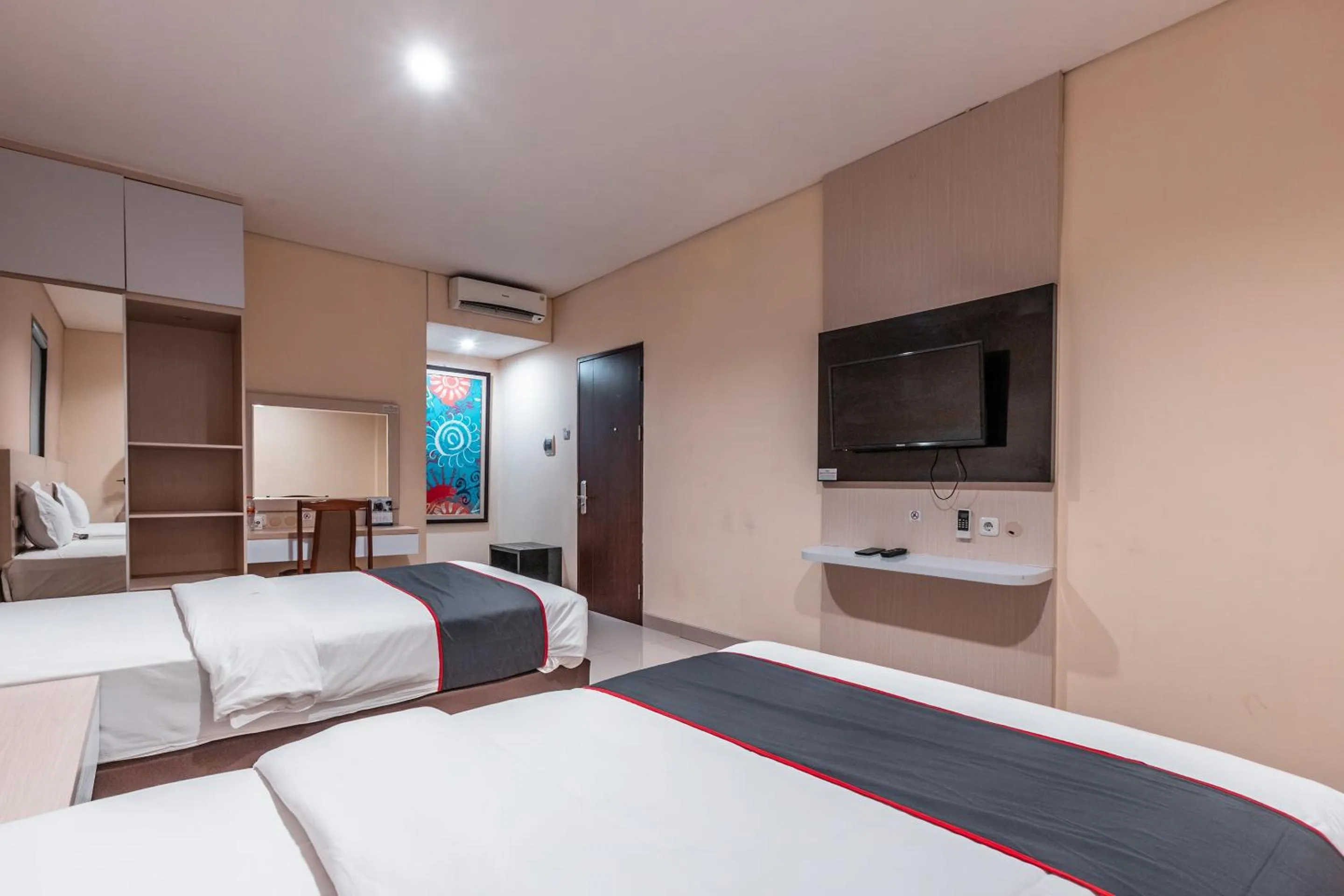 Photo of the whole room, Bed in Collection O Hotel Igloo