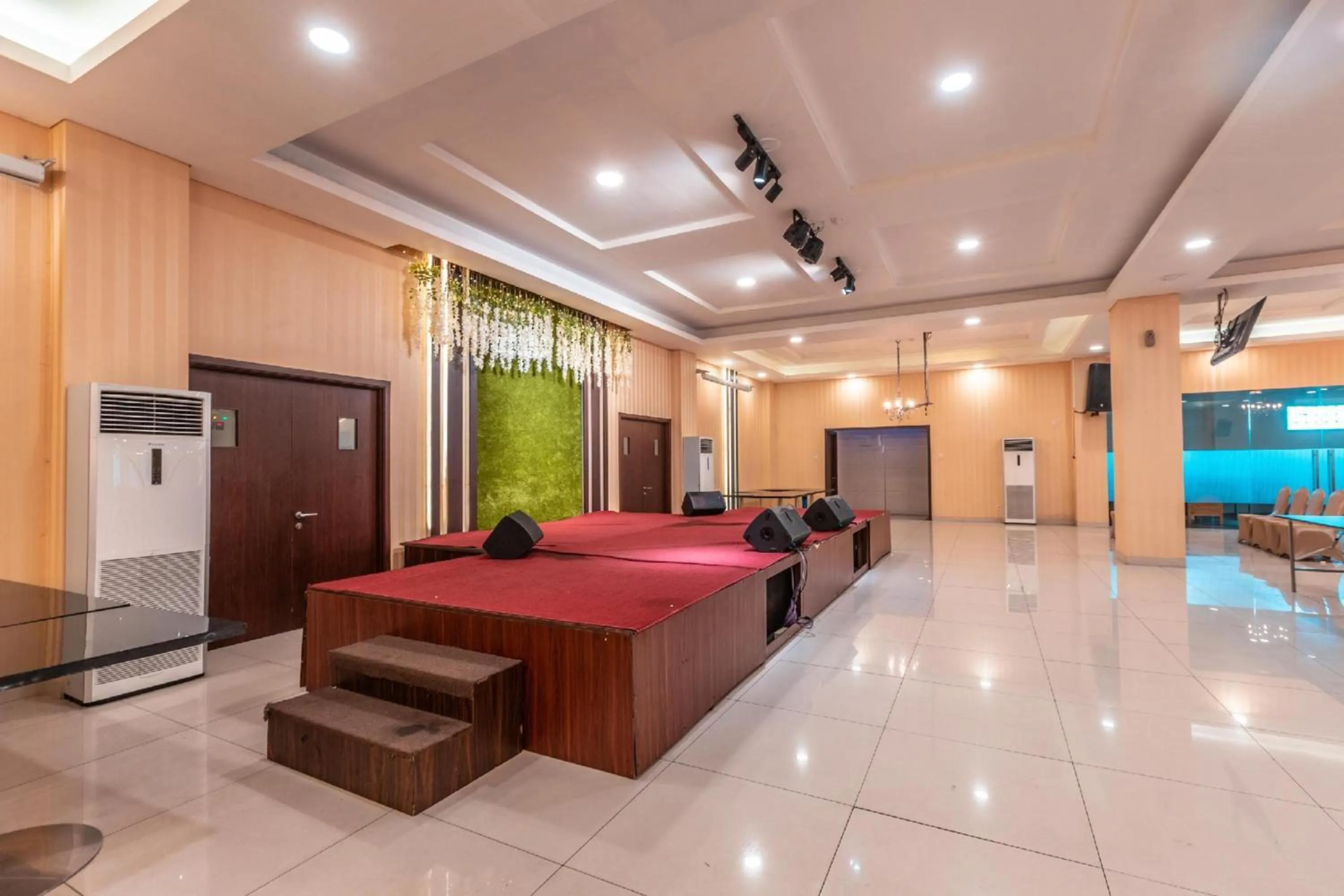 Meeting/conference room in Collection O Hotel Igloo