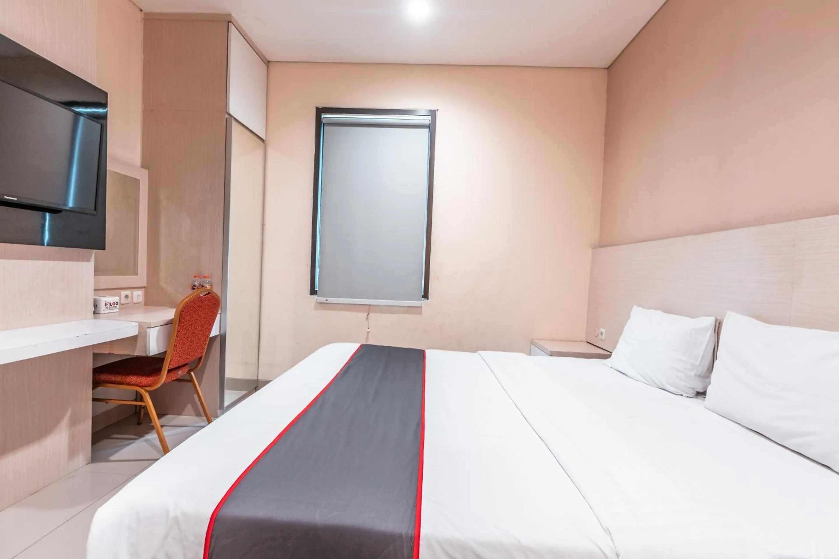 Photo of the whole room, Bed in Collection O Hotel Igloo