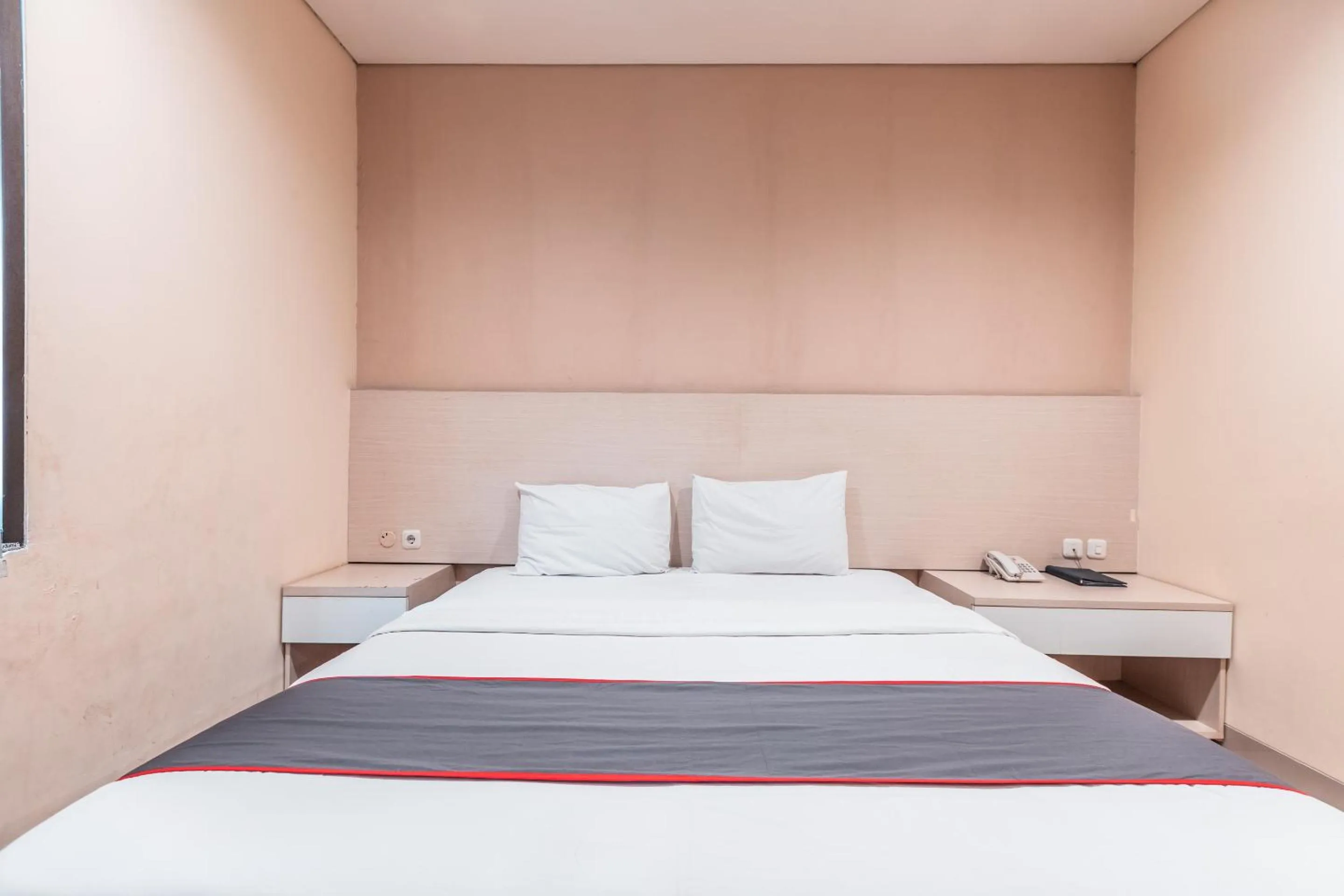 Photo of the whole room, Bed in Collection O Hotel Igloo