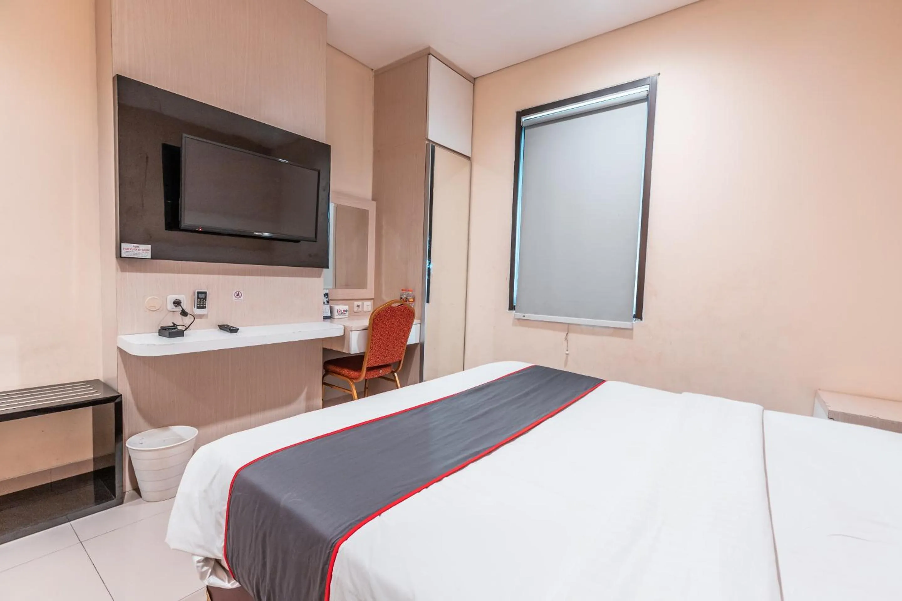 Photo of the whole room, Bed in Collection O Hotel Igloo