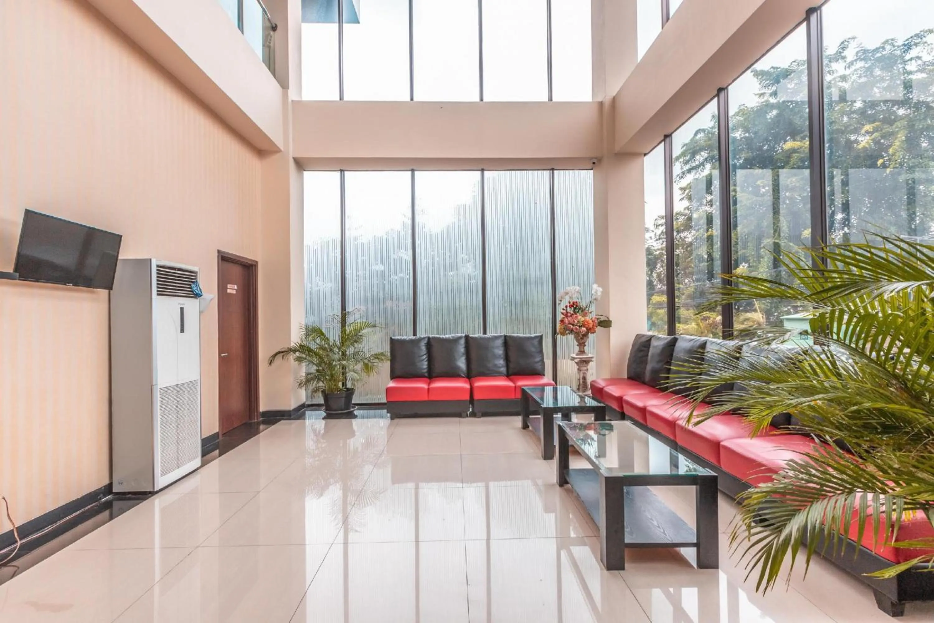 Lobby or reception in Collection O Hotel Igloo