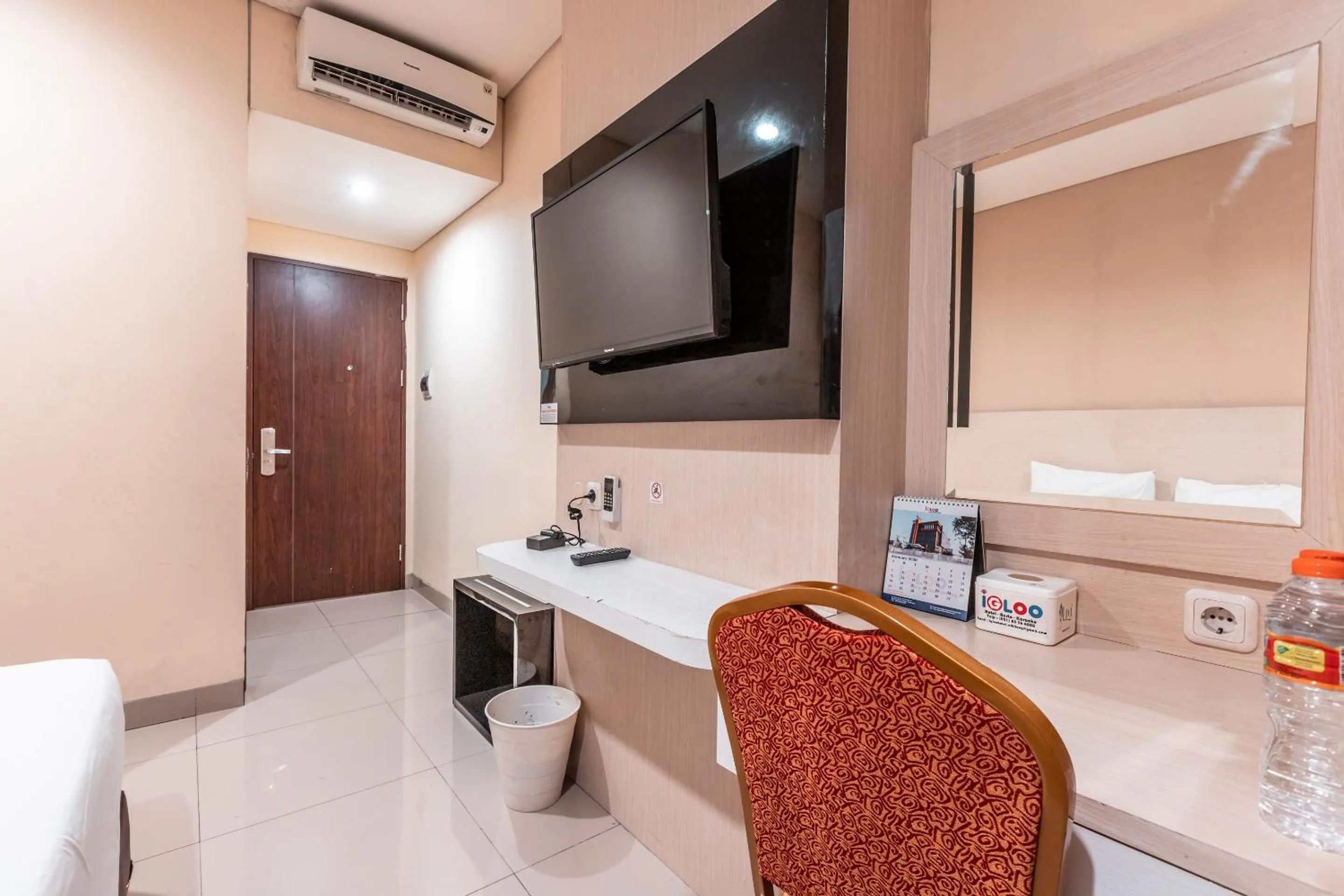 Photo of the whole room in Collection O Hotel Igloo