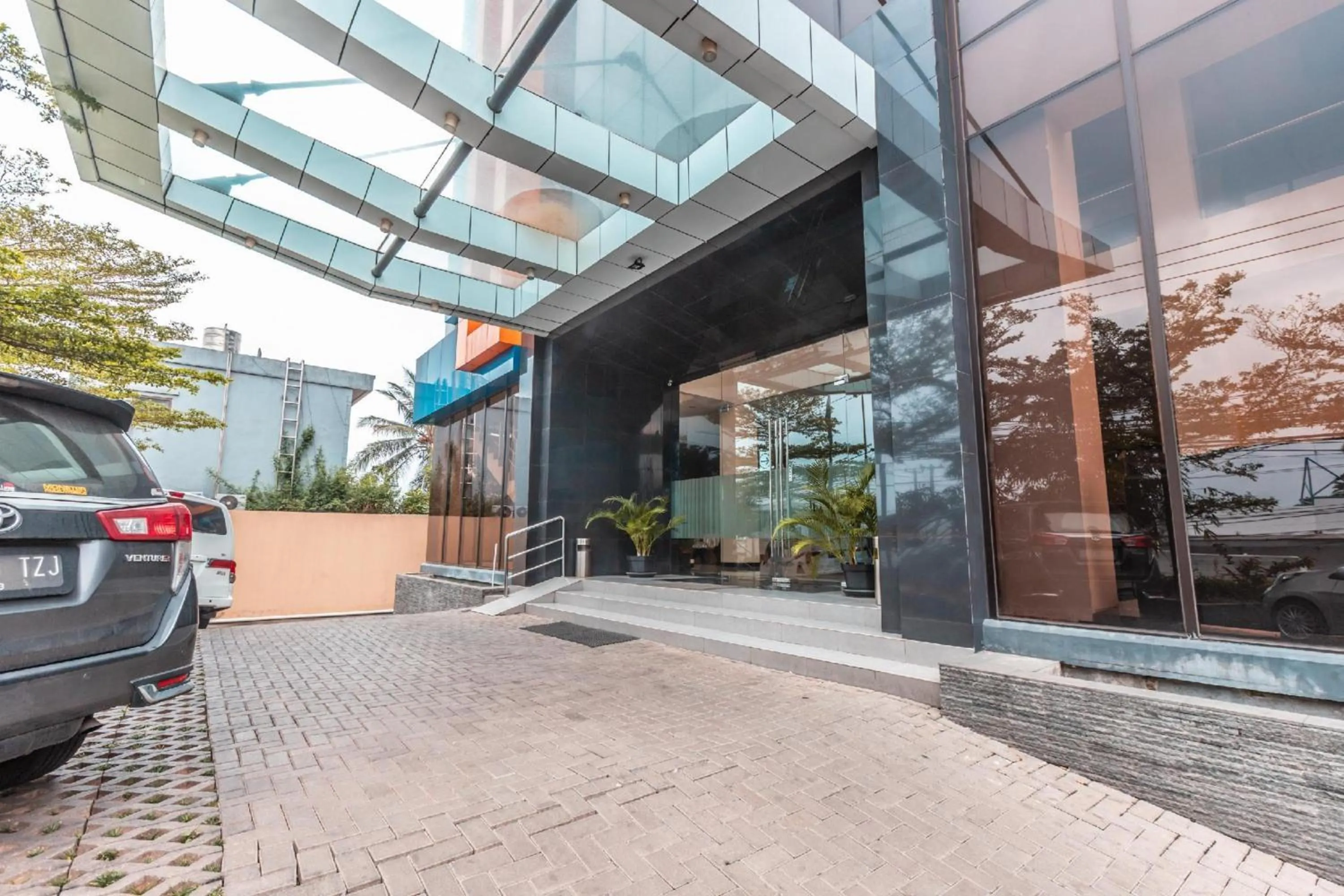 Facade/entrance in Collection O Hotel Igloo