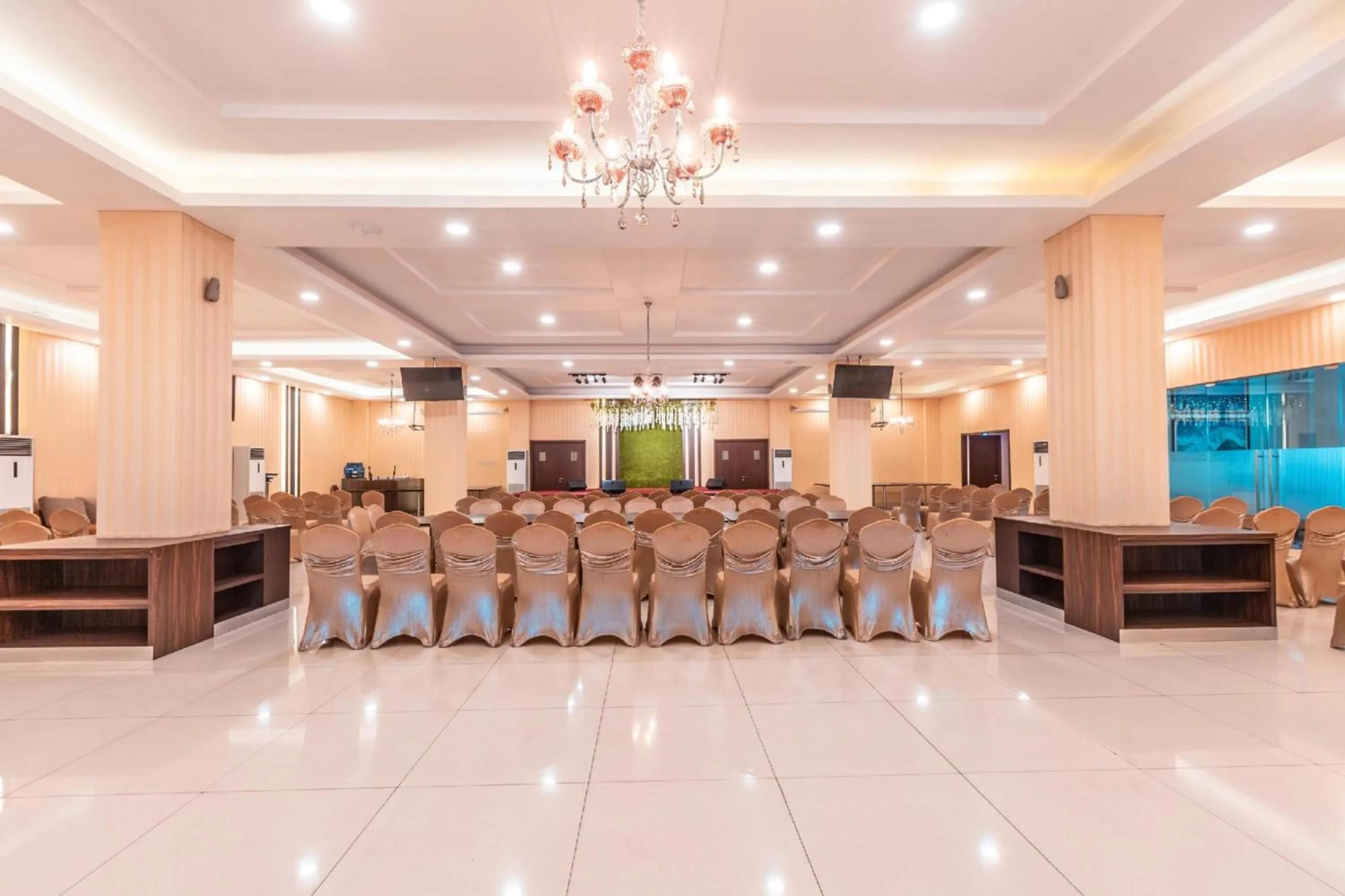 Lobby or reception in Collection O Hotel Igloo